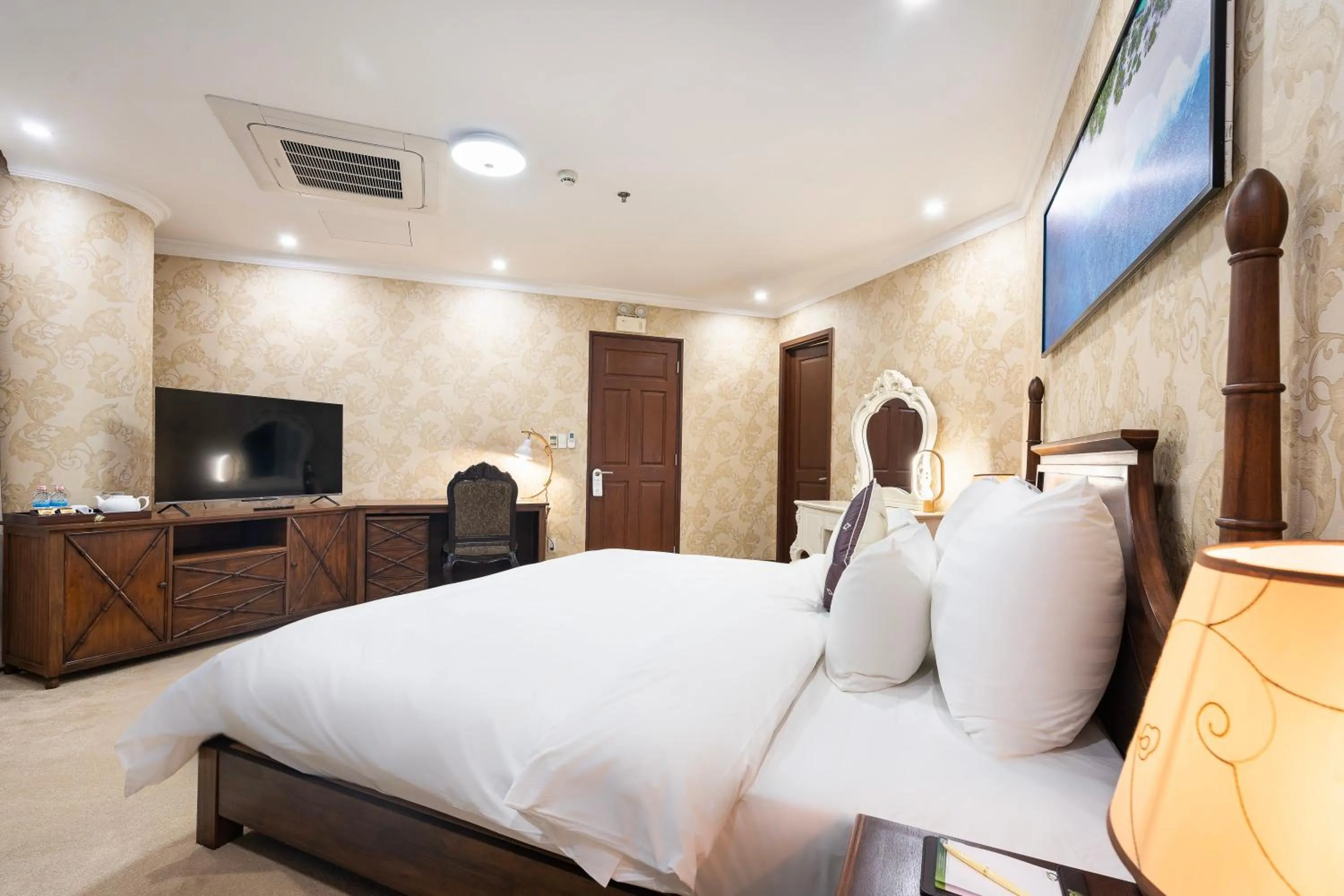 Bed in PHU MY HARBOUR HOTEL - Old Golf Phu My Hotel