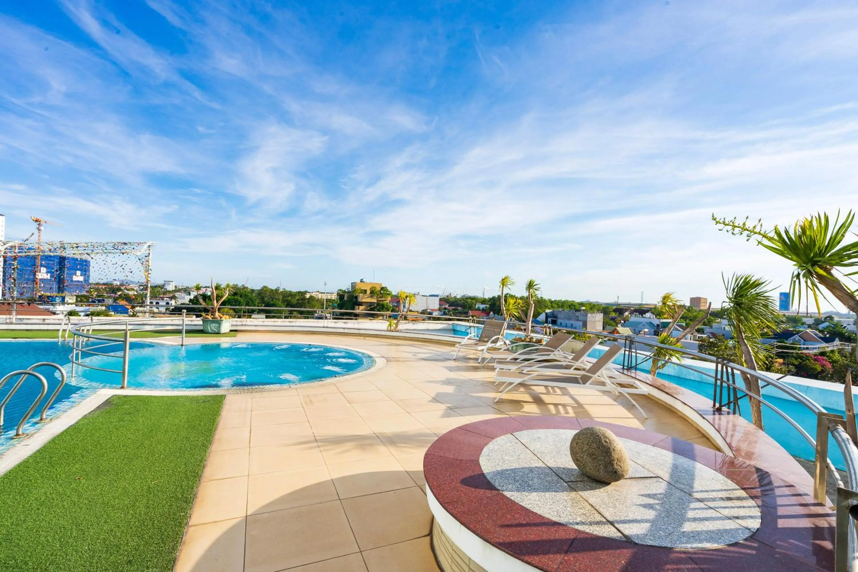 Swimming pool in PHU MY HARBOUR HOTEL - Old Golf Phu My Hotel