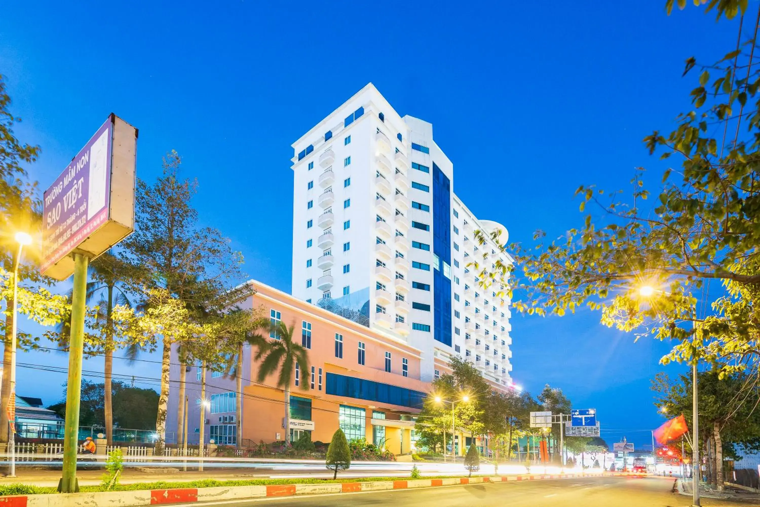 Property building in PHU MY HARBOUR HOTEL - Old Golf Phu My Hotel Property building in PHU MY HARBOUR HOTEL - Old Golf Phu My Hotel