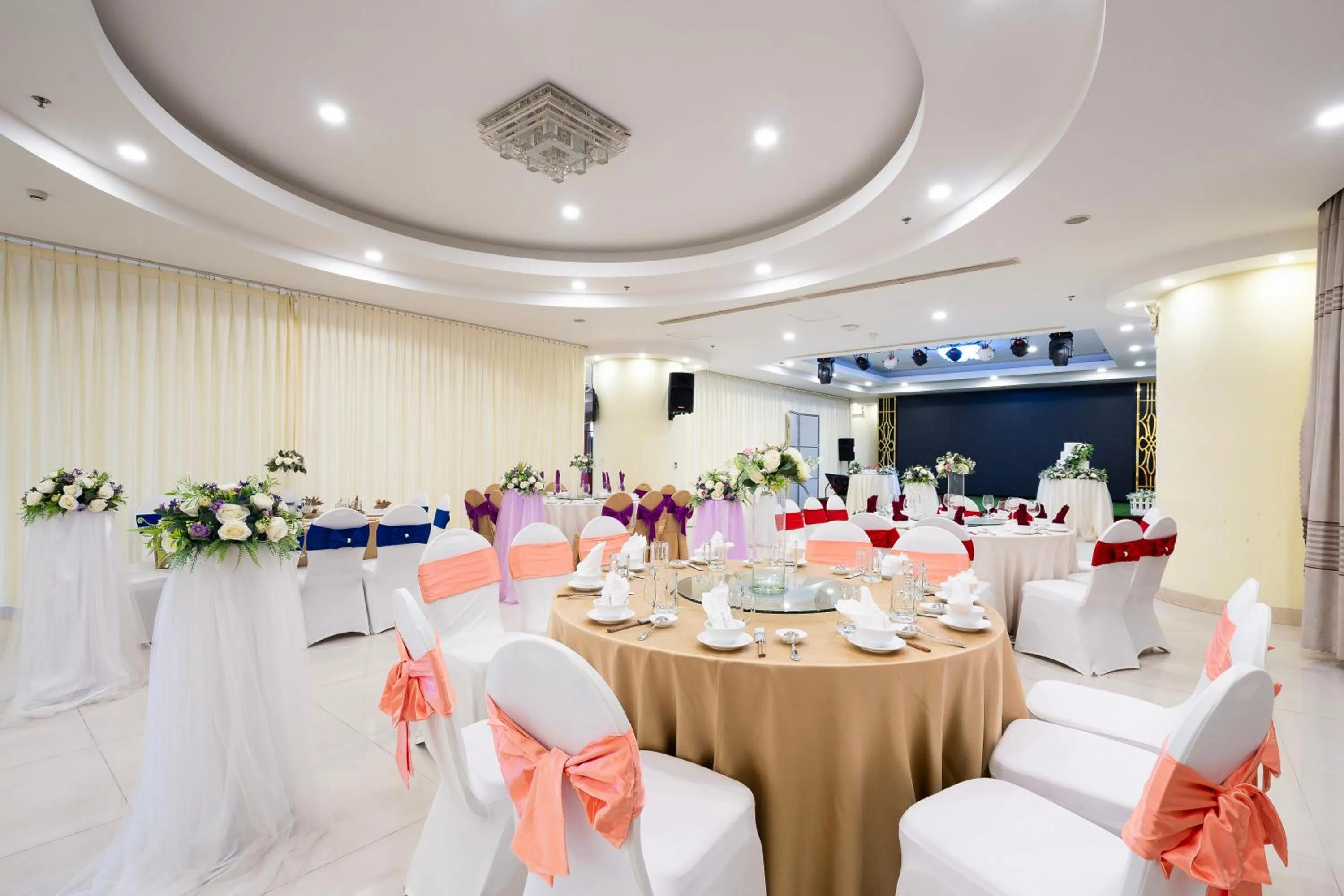 wedding in PHU MY HARBOUR HOTEL - Old Golf Phu My Hotel