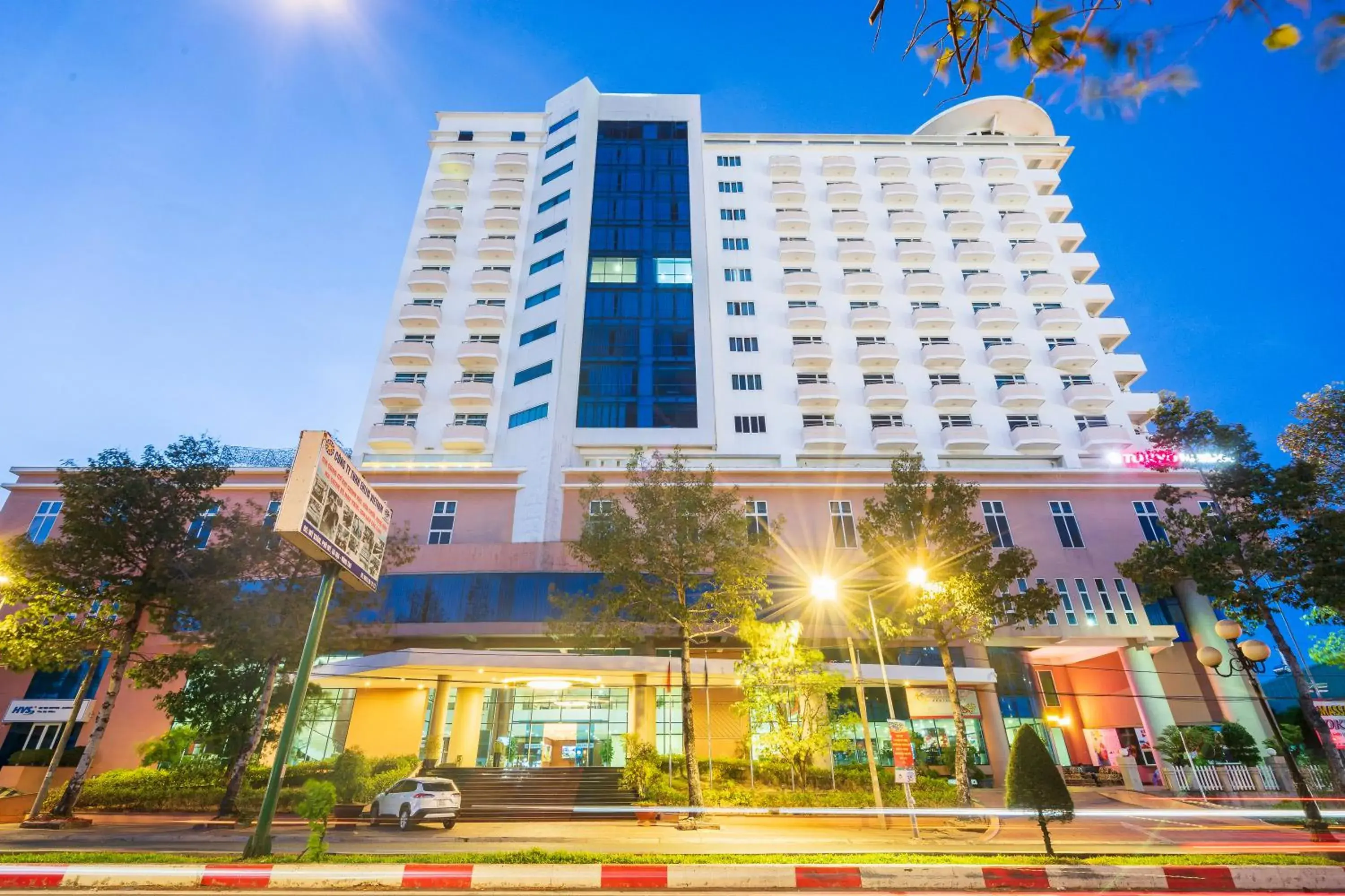 Property building in PHU MY HARBOUR HOTEL - Old Golf Phu My Hotel Property building in PHU MY HARBOUR HOTEL - Old Golf Phu My Hotel