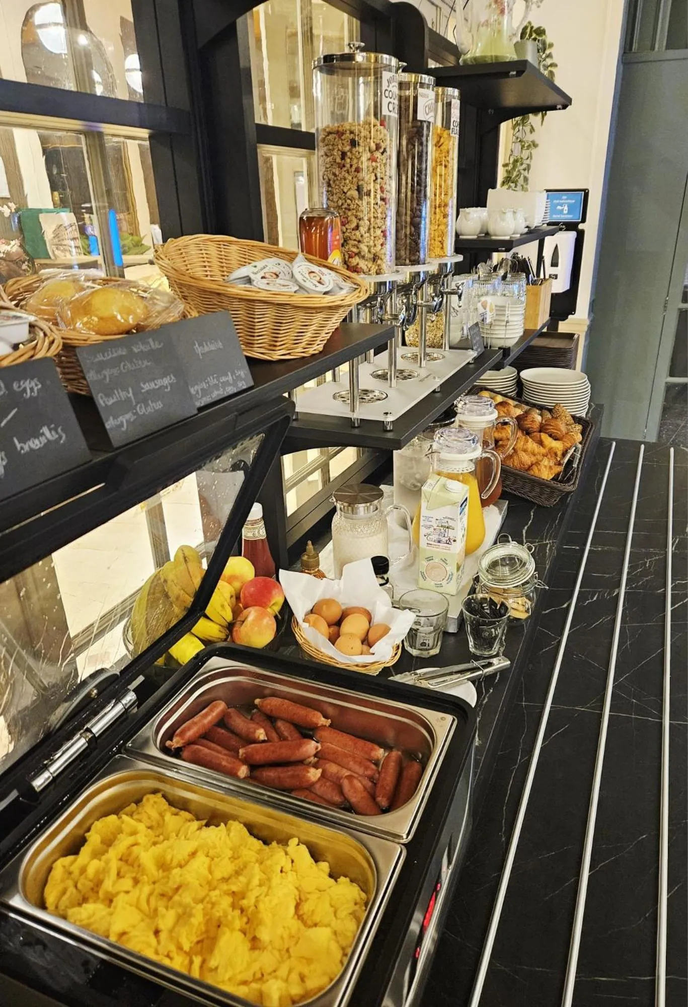 Breakfast in Hôtel Bellevue et du Chariot d'Or