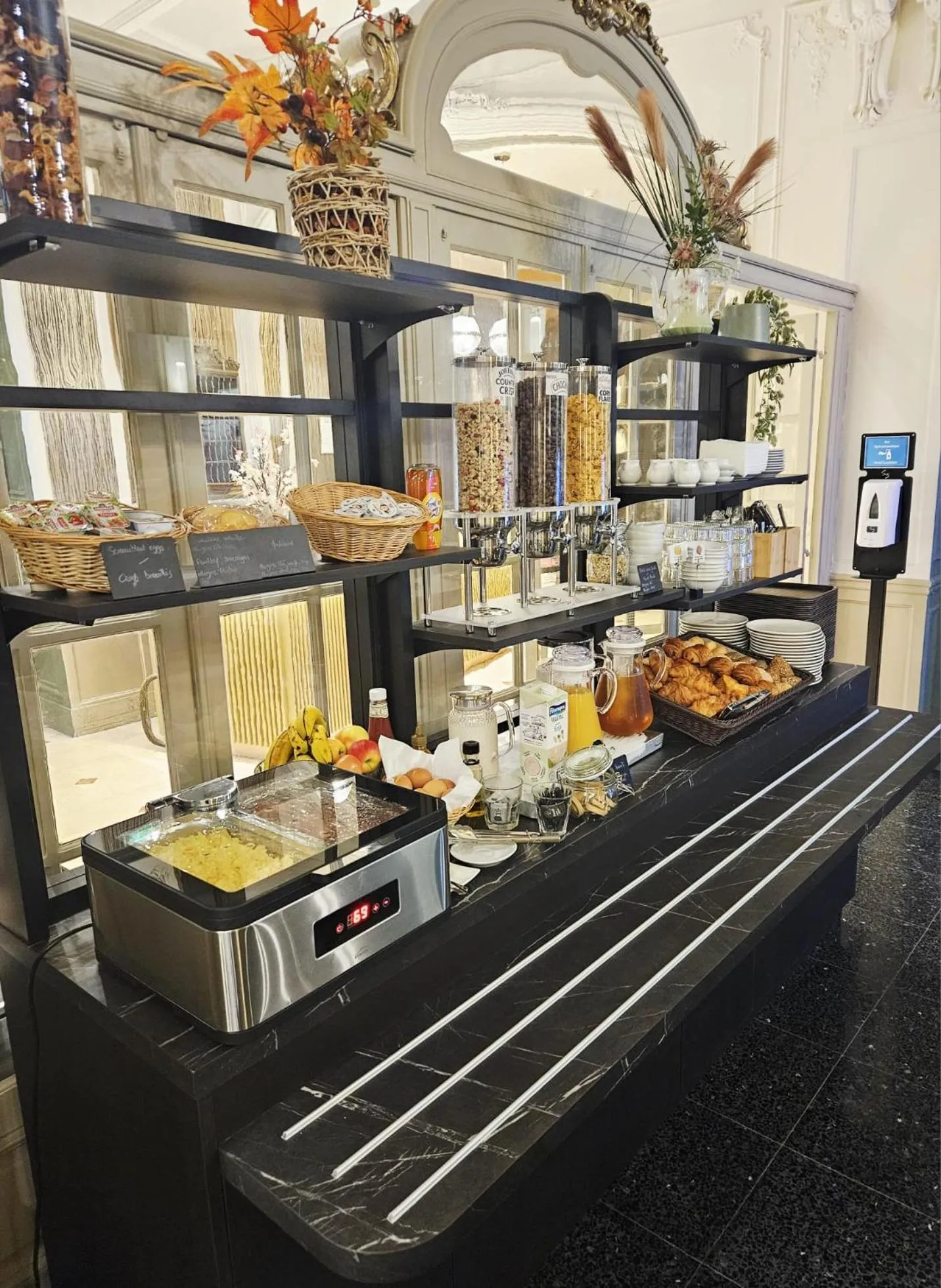 Breakfast in Hôtel Bellevue et du Chariot d'Or