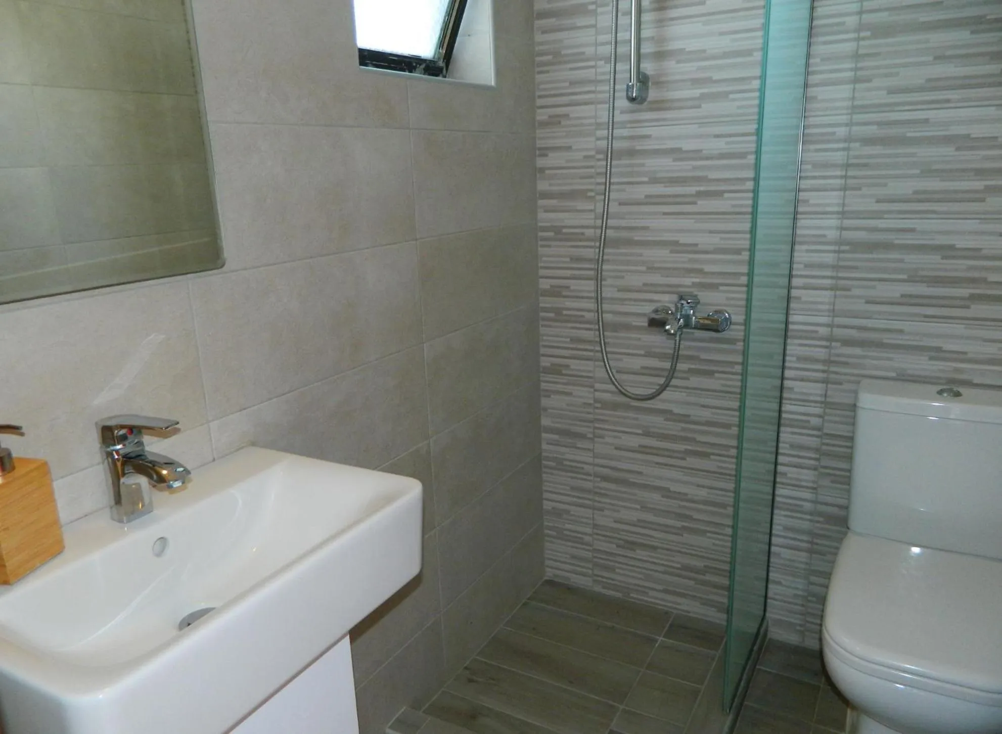 Bathroom in Roseberry Studios