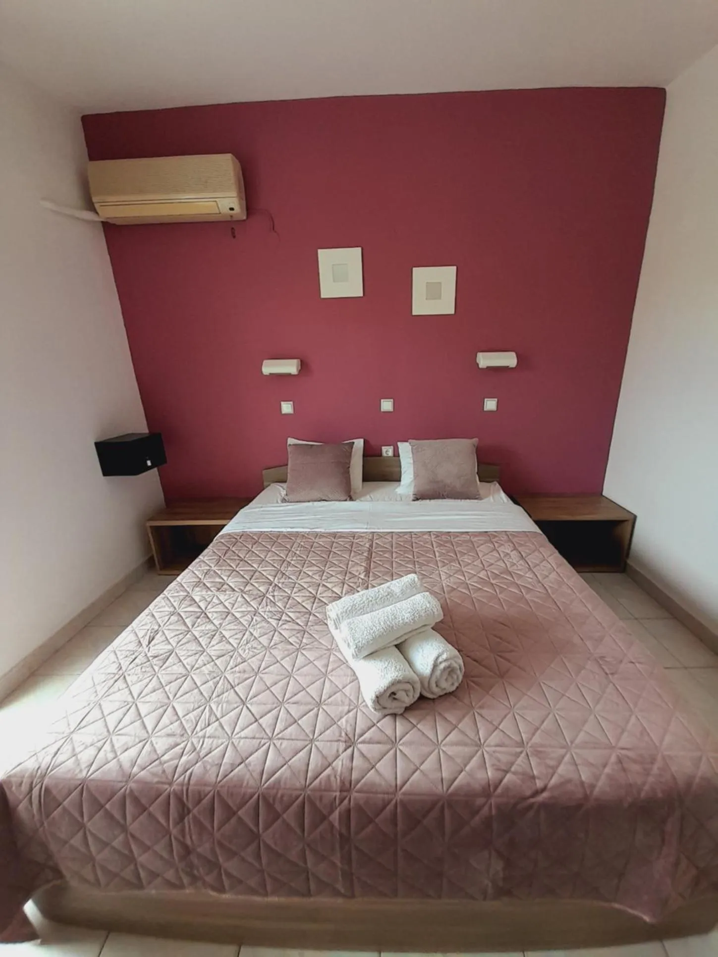 Bedroom, Bed in Roseberry Studios