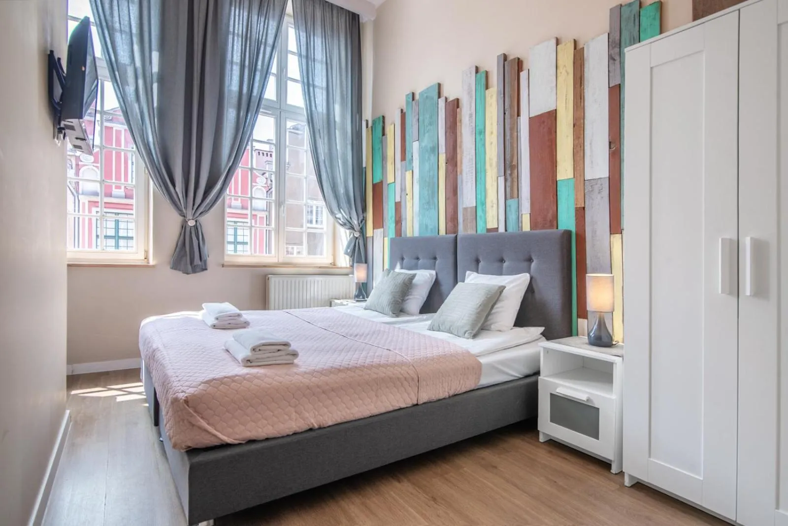 Bedroom, Bed in Black Swan House, Old Town