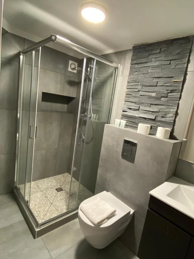 Bathroom in Black Swan House, Old Town