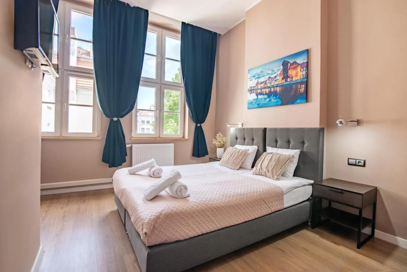 Bed in Black Swan House, Old Town