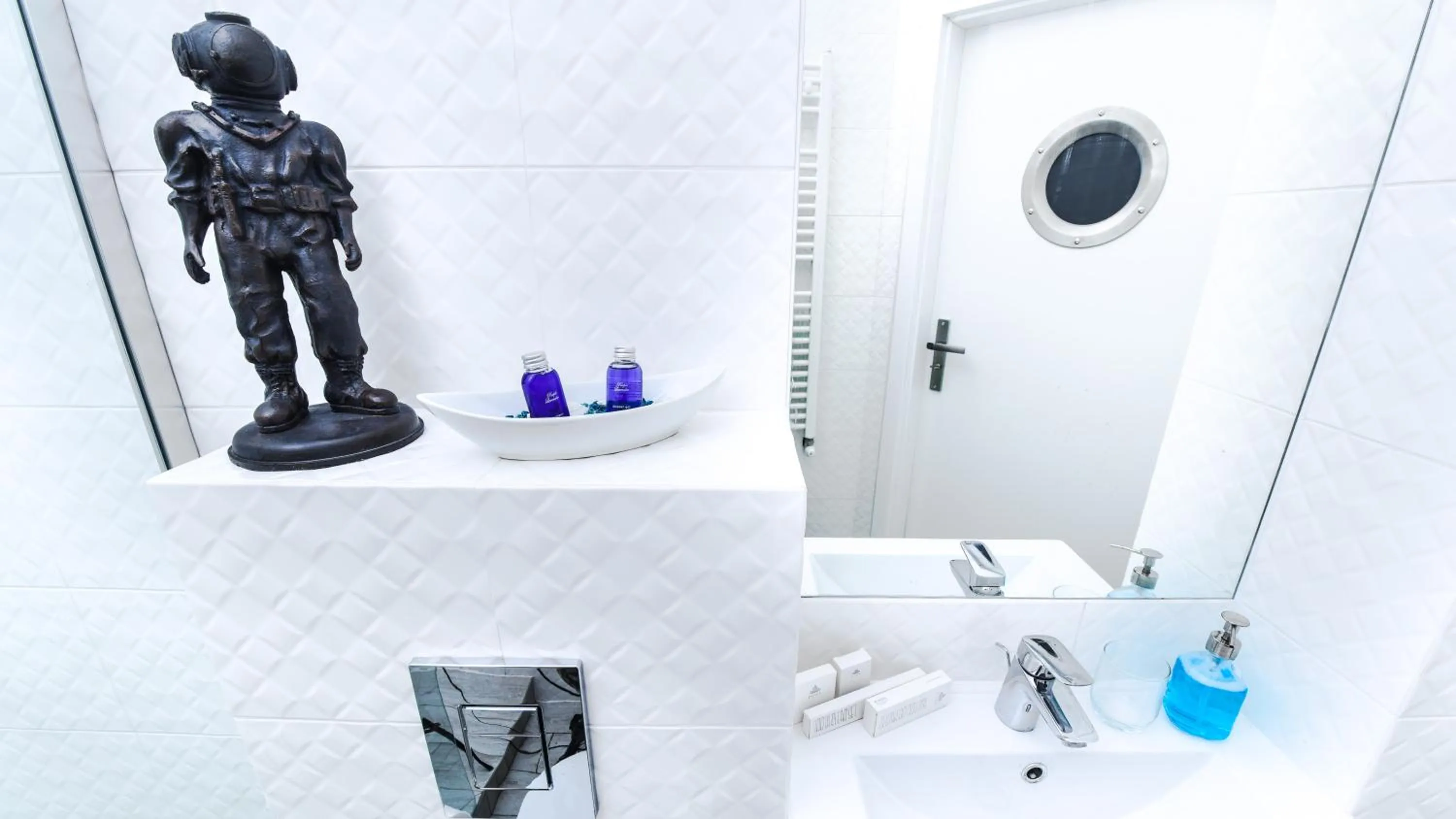 Bathroom in Black Swan House, Old Town