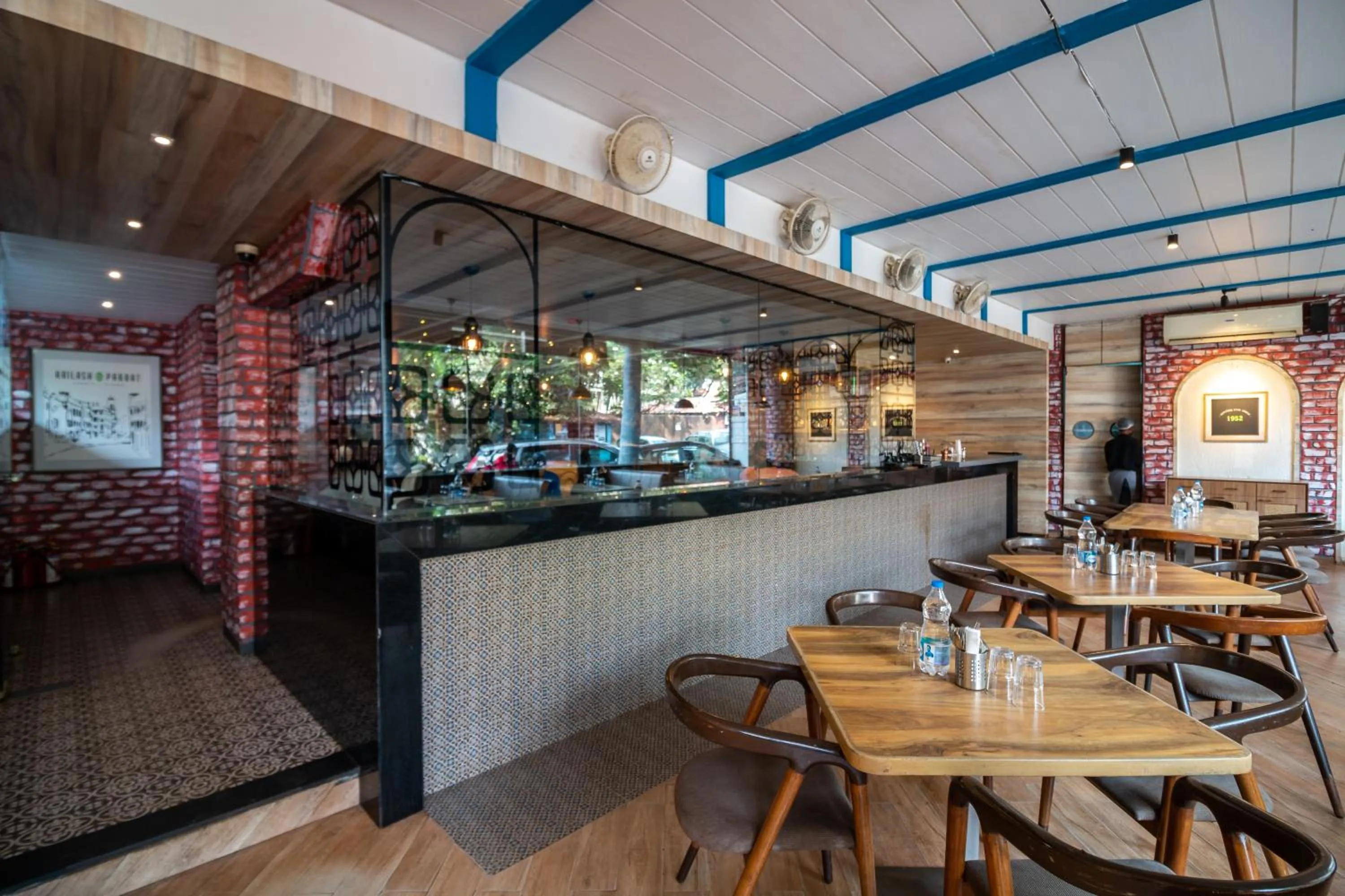 Restaurant/places to eat in Hotel Celestiial , Candolim