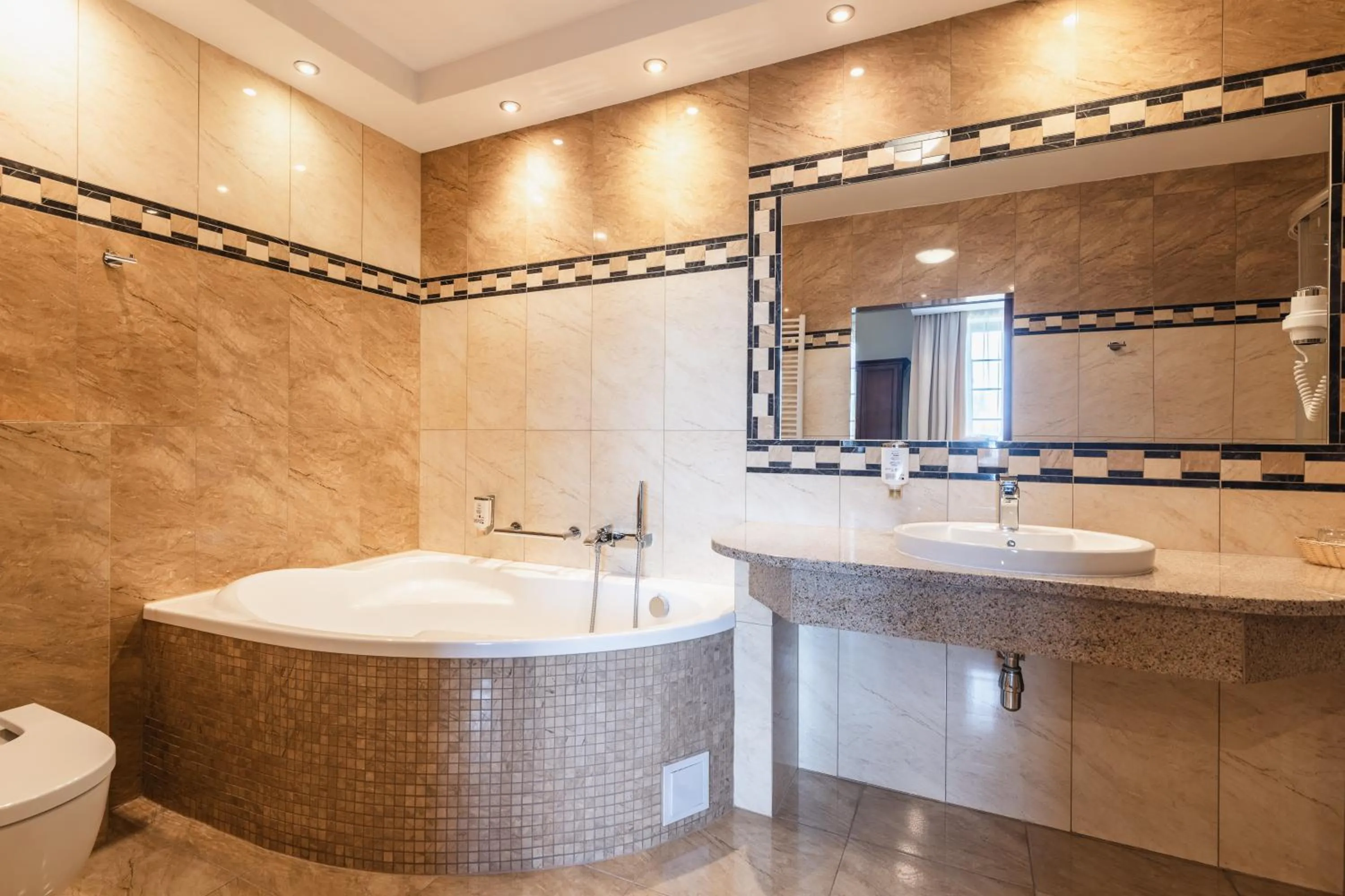 Toilet in Hotel Dziki Potok Karpacz Konferencje & SPA