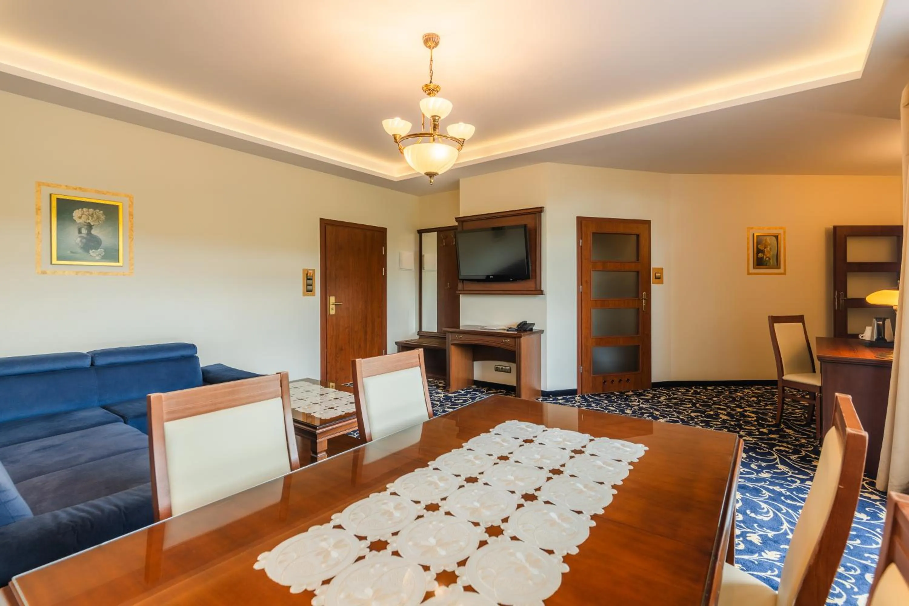 Living room, Bed in Hotel Dziki Potok Karpacz Konferencje & SPA