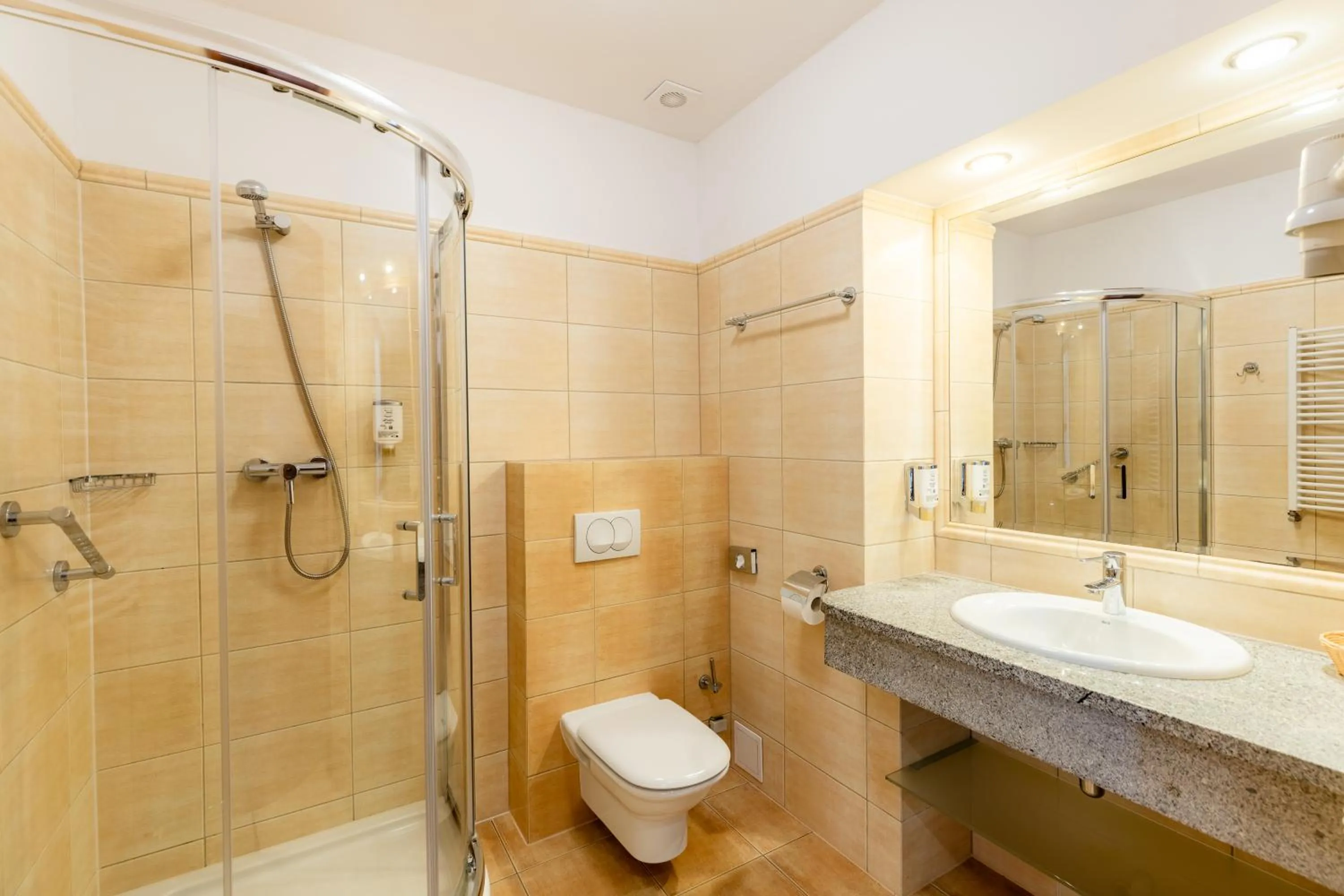 Toilet in Hotel Dziki Potok Karpacz Konferencje & SPA