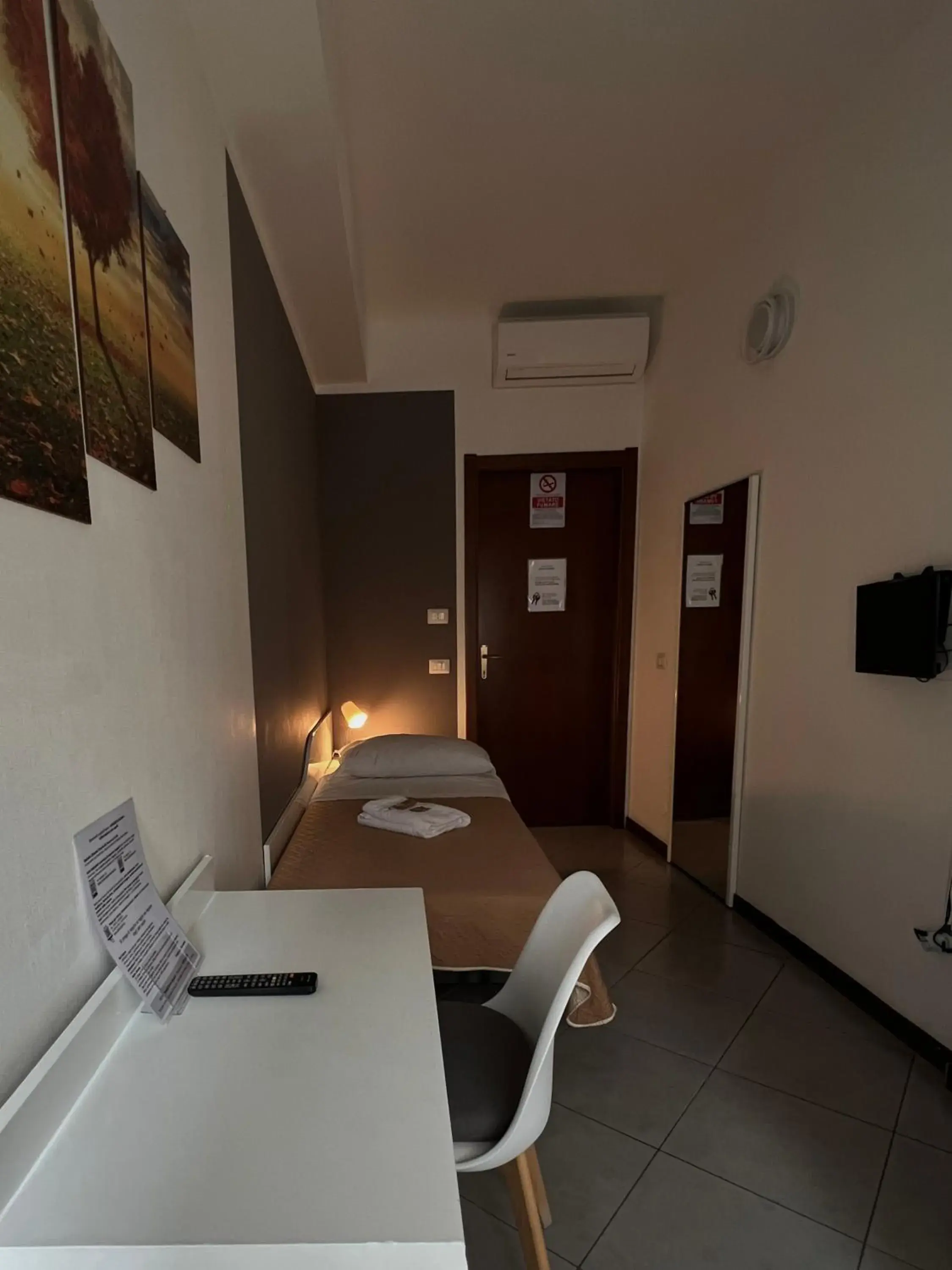 Standard Single Room with Shared Bathroom in Guest House Brianza Room Standard Single Room with Shared Bathroom in Guest House Brianza Room