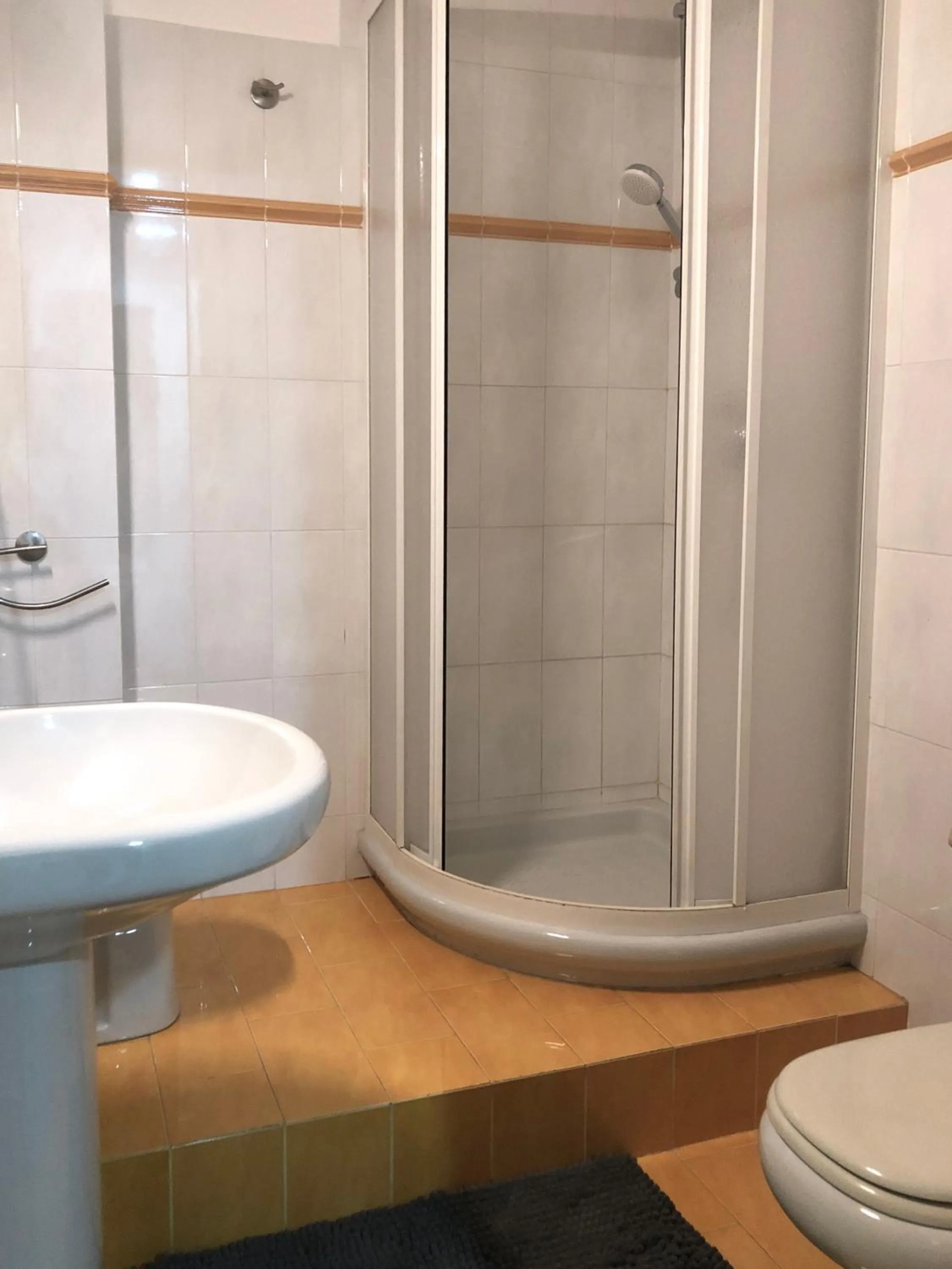 Shower in Guest House Brianza Room