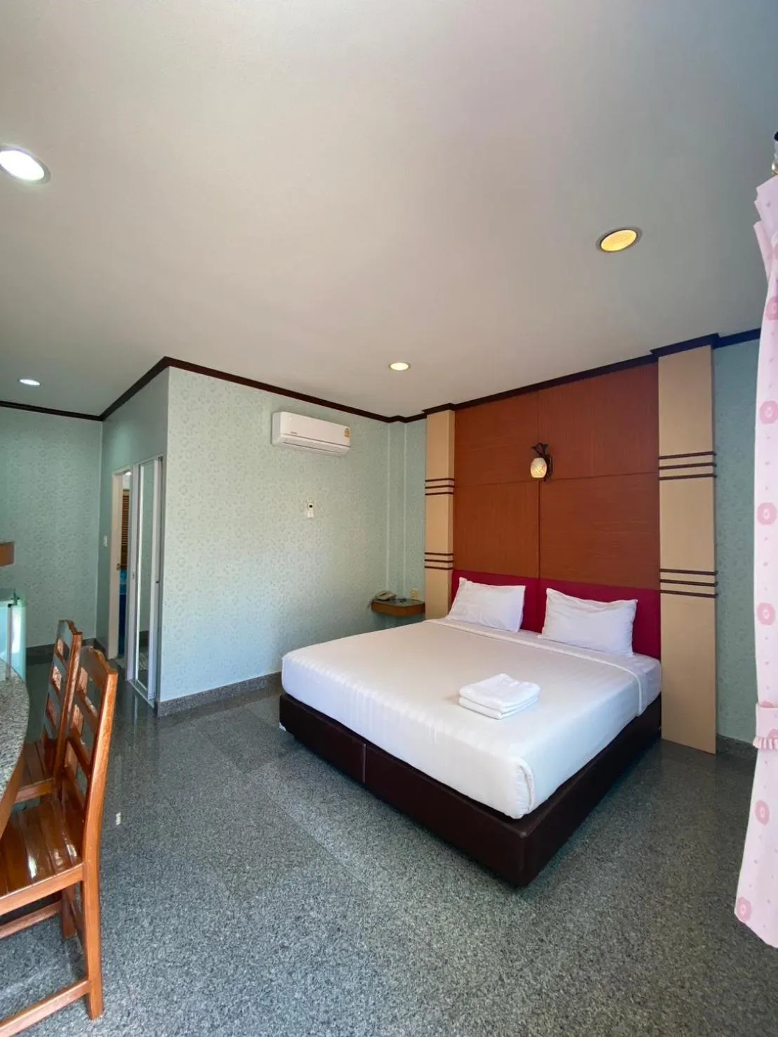 Photo of the whole room, Bed in Soda Resort