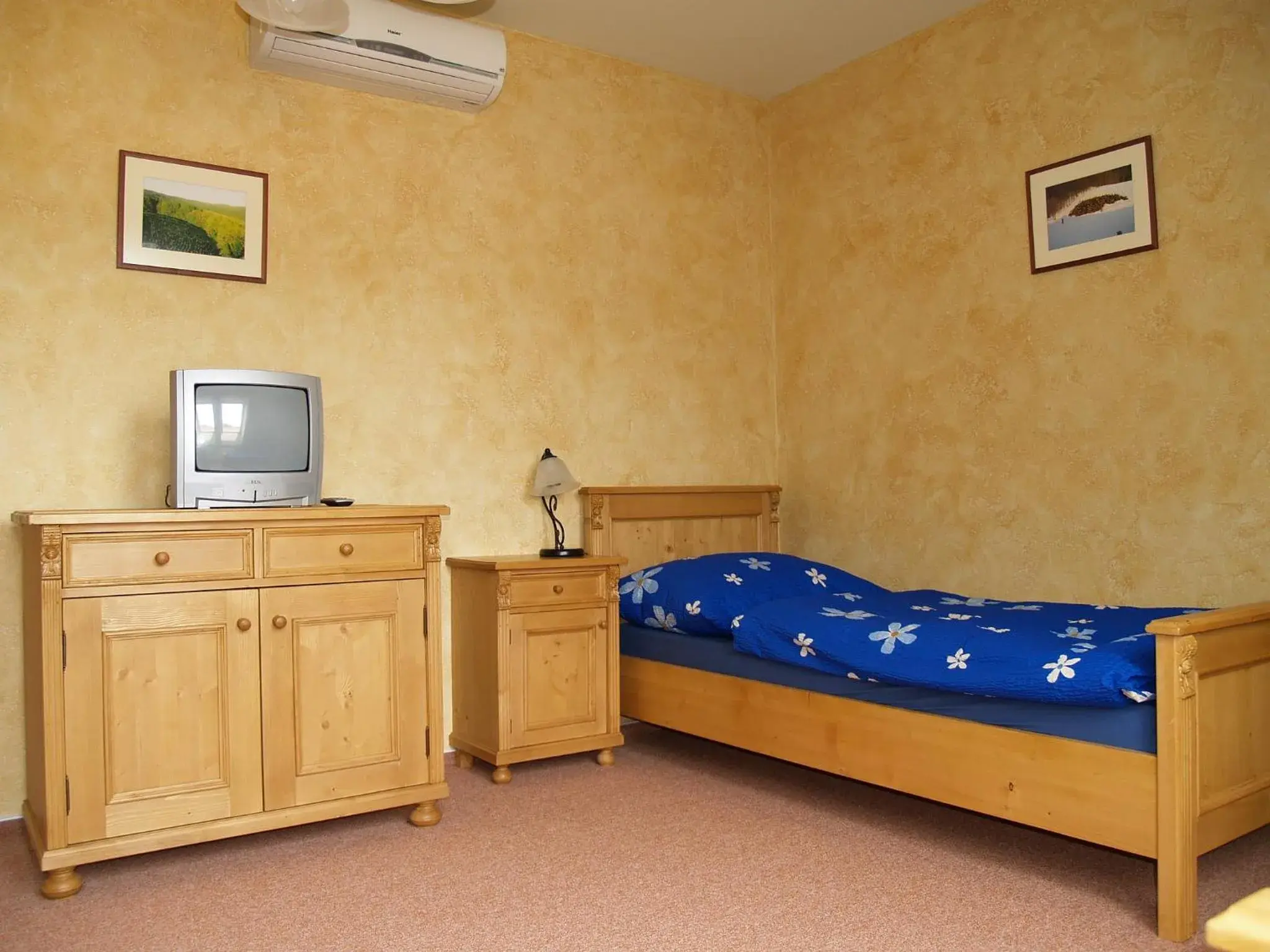 Quadruple Room - single occupancy in Penzion Pivovar Vraník Quadruple Room - single occupancy in Penzion Pivovar Vraník