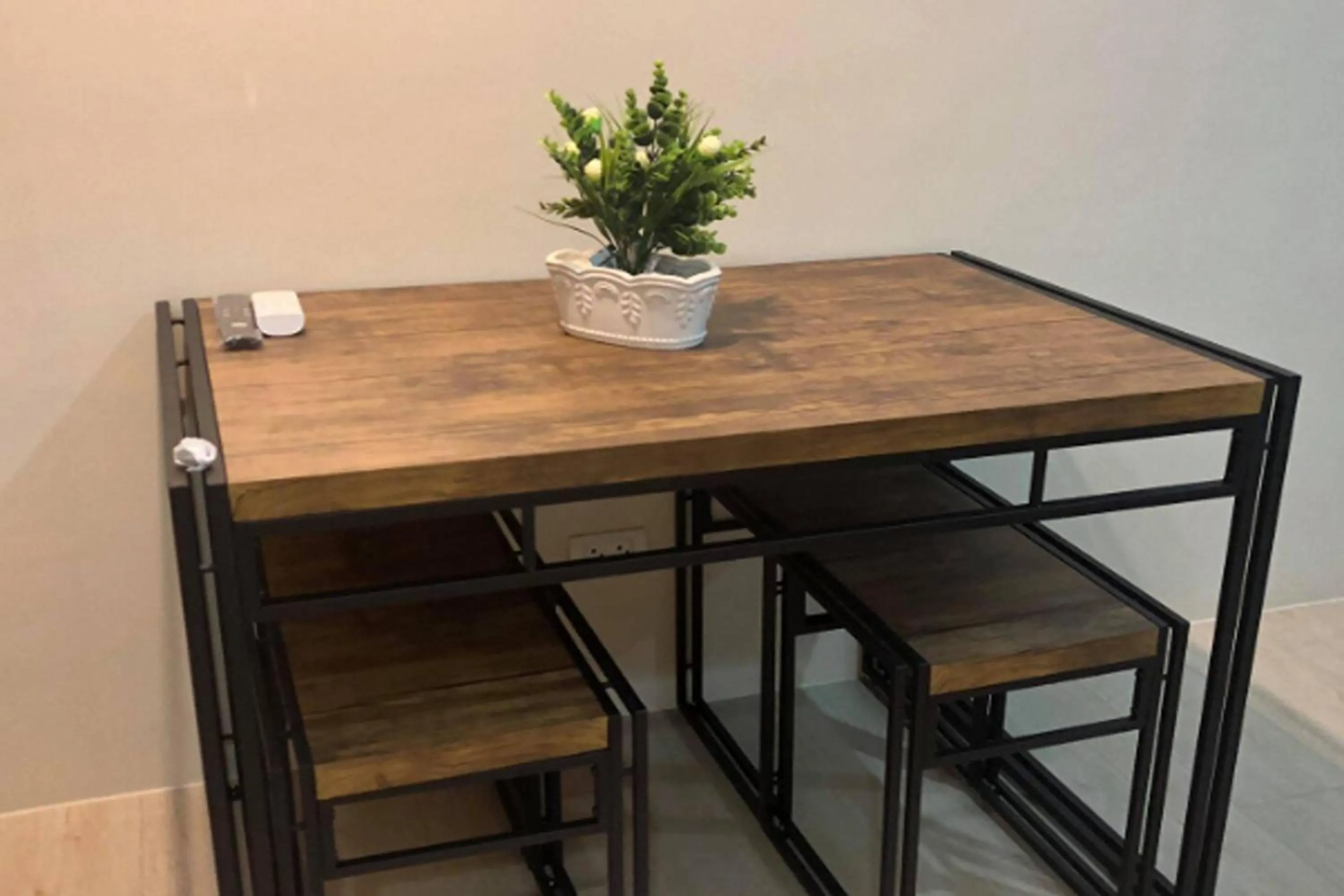 Seating area in 81 Newport Boulevard across NAIA T3 Airport