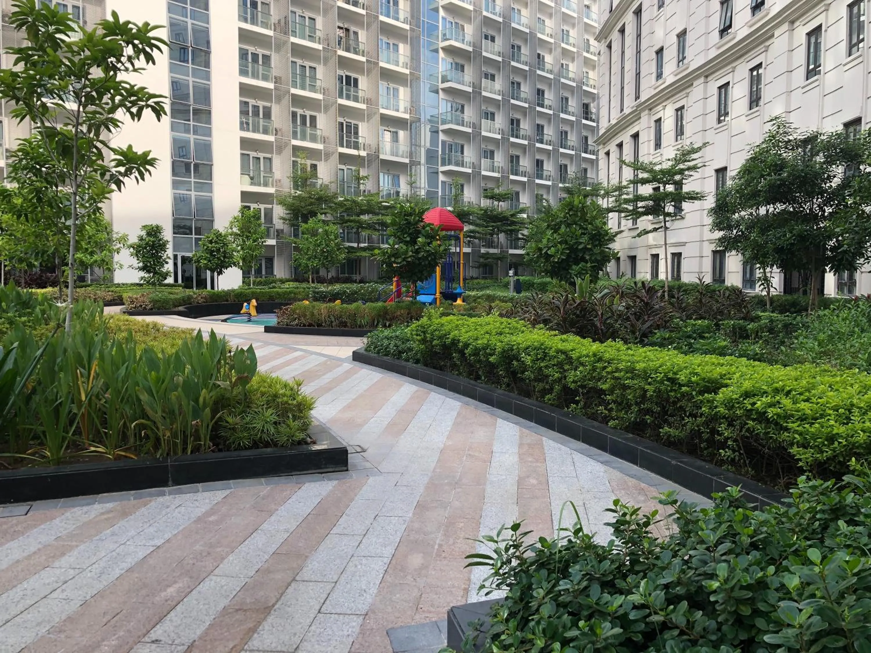 Area and facilities in 81 Newport Boulevard across NAIA T3 Airport