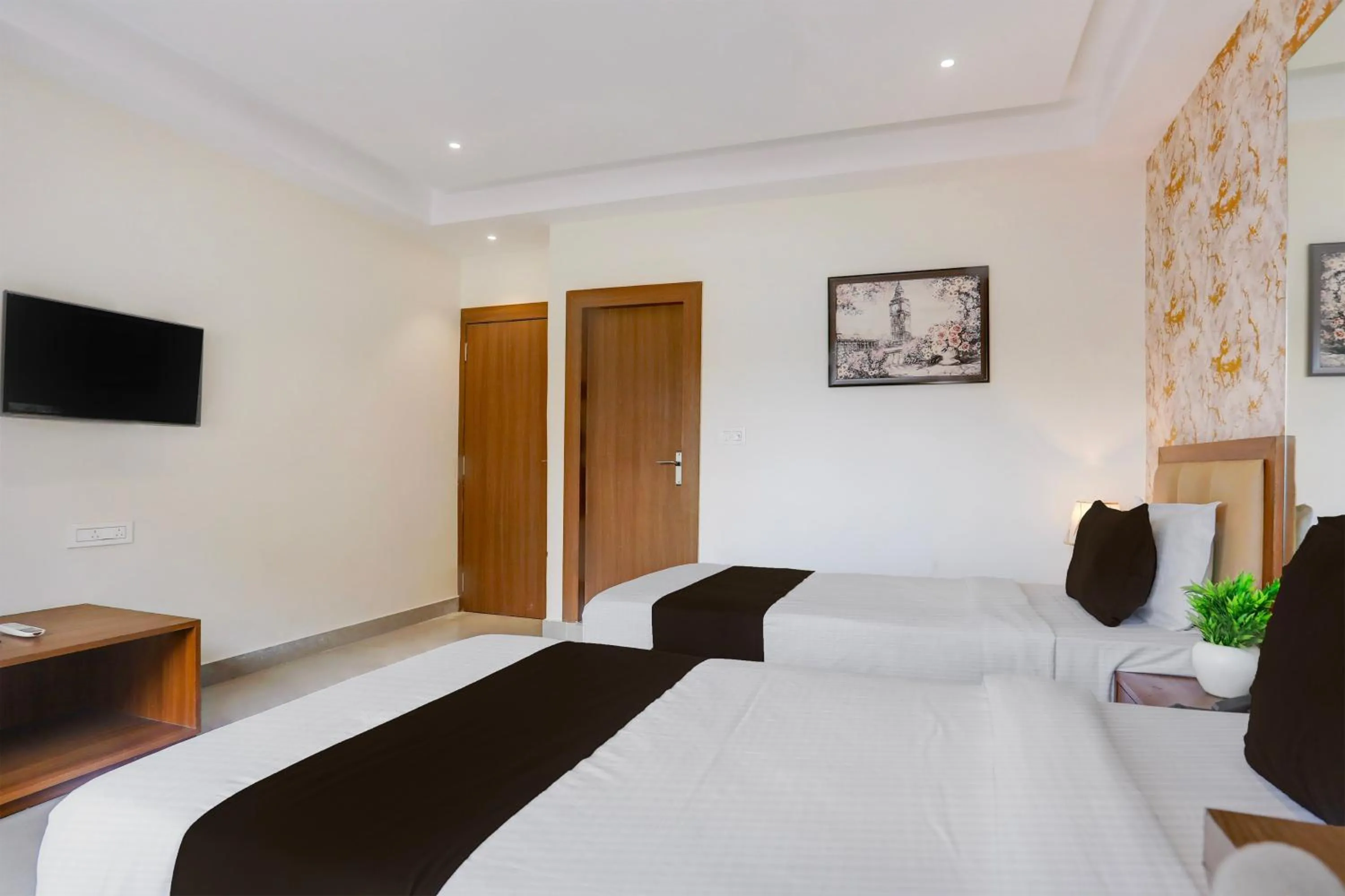 Bedroom, Bed in Super Townhouse Oak Sevoke Road Siliguri