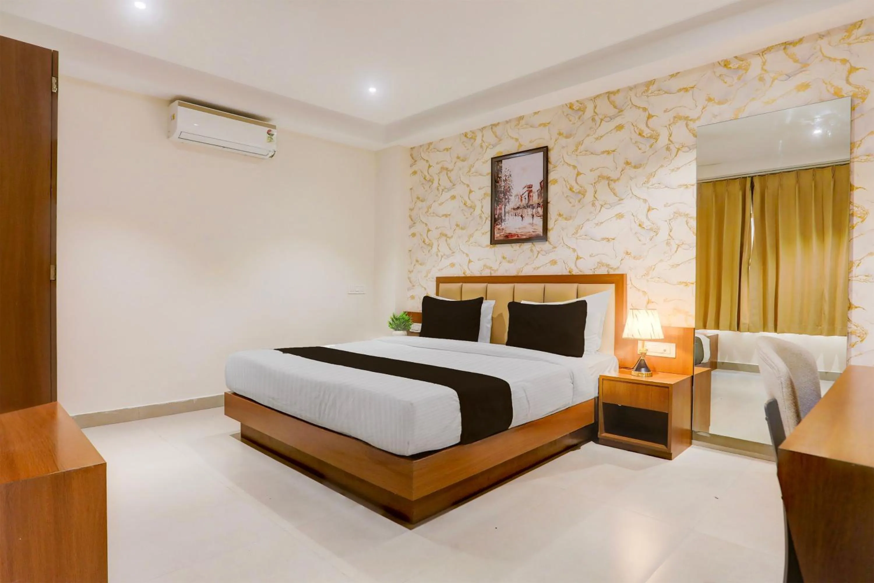 Bedroom, Bed in Super Townhouse Oak Sevoke Road Siliguri