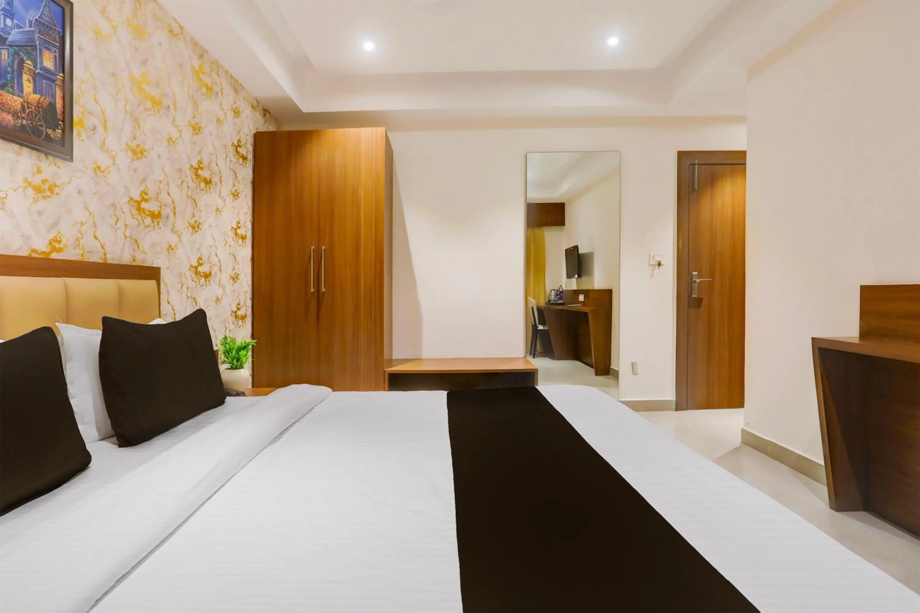 Bedroom, Bed in Super Townhouse Oak Sevoke Road Siliguri