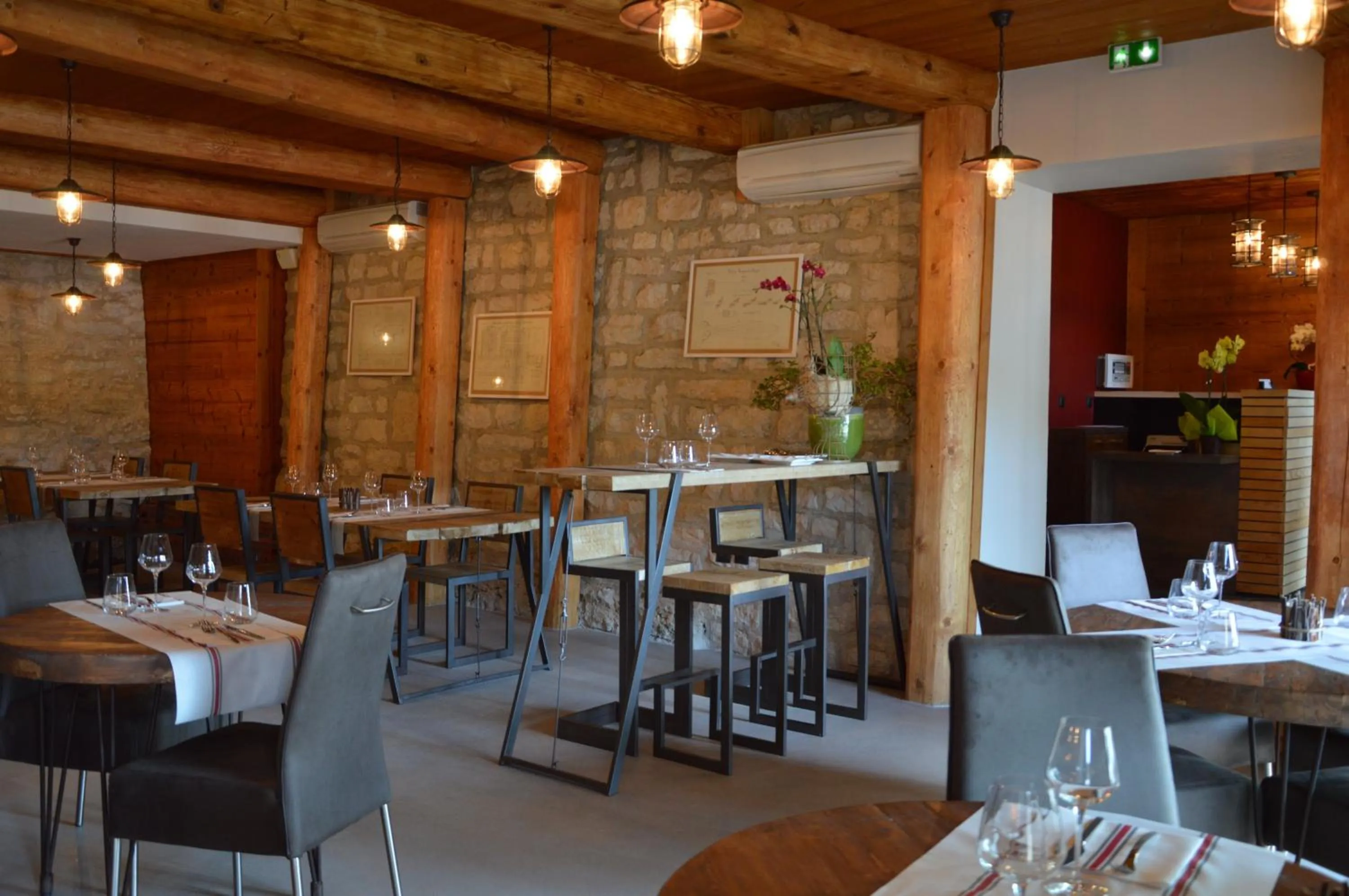 Restaurant/places to eat in Hôtel L'Atelier de Donat