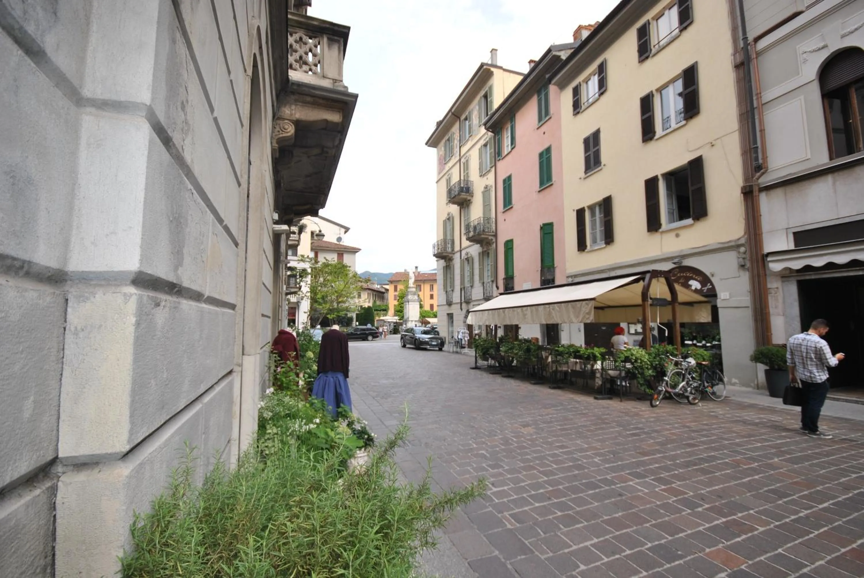 Neighbourhood in Como Via Carcano 13