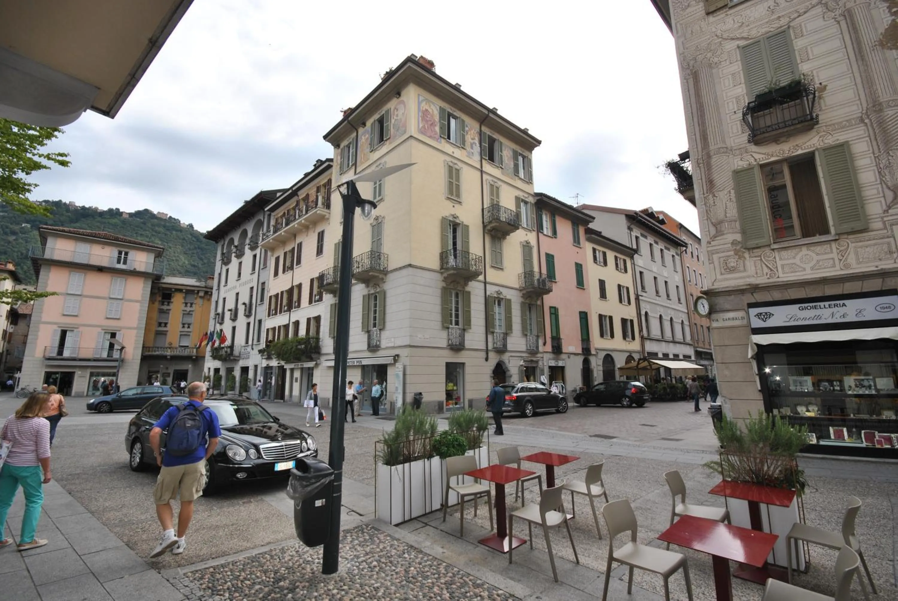 Neighbourhood in Como Via Carcano 13