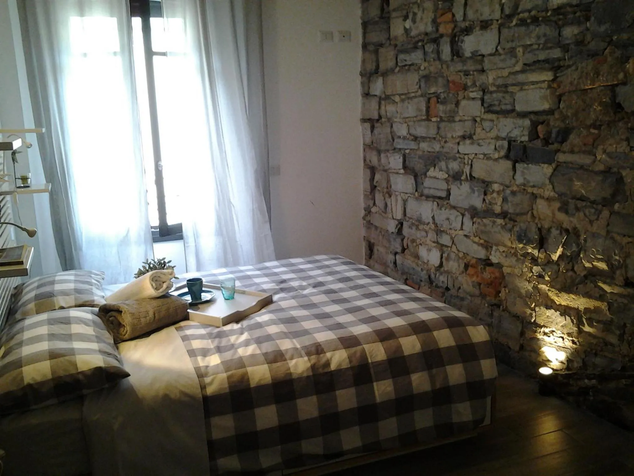 Bedroom, Bed in Como Via Carcano 13