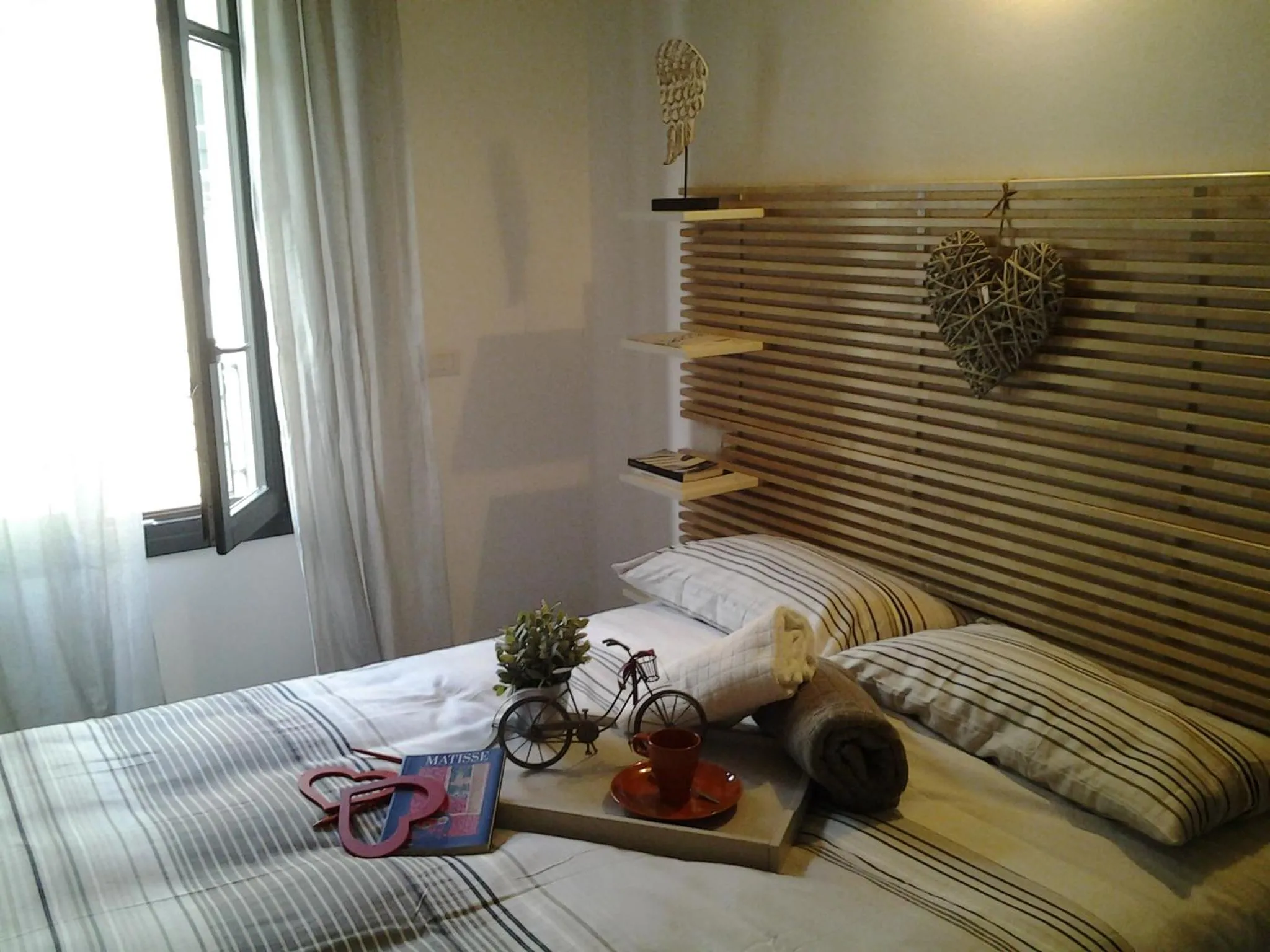 Bedroom, Bed in Como Via Carcano 13