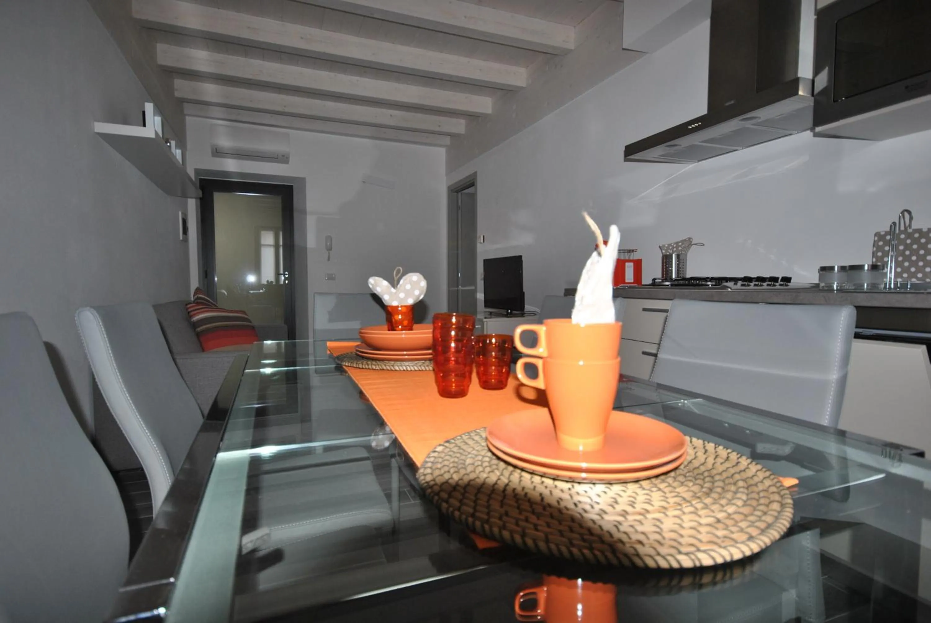 Dining area in Como Via Carcano 13