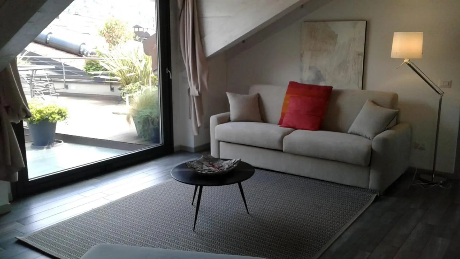 Living room in Como Via Carcano 13