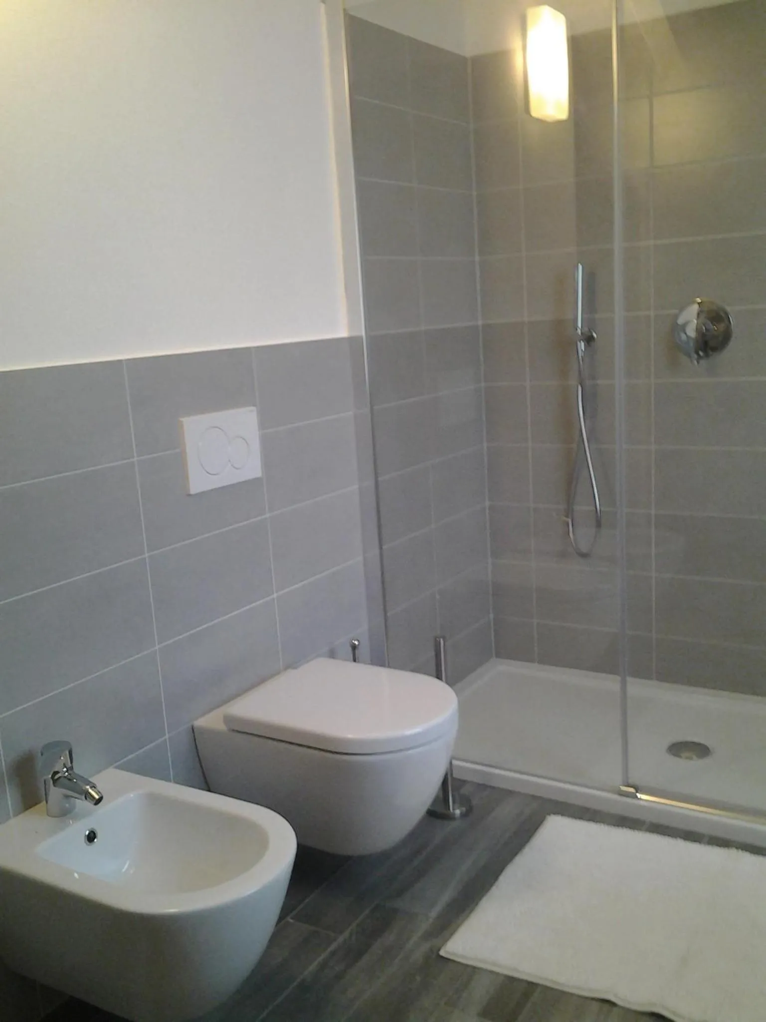 Bathroom in Como Via Carcano 13