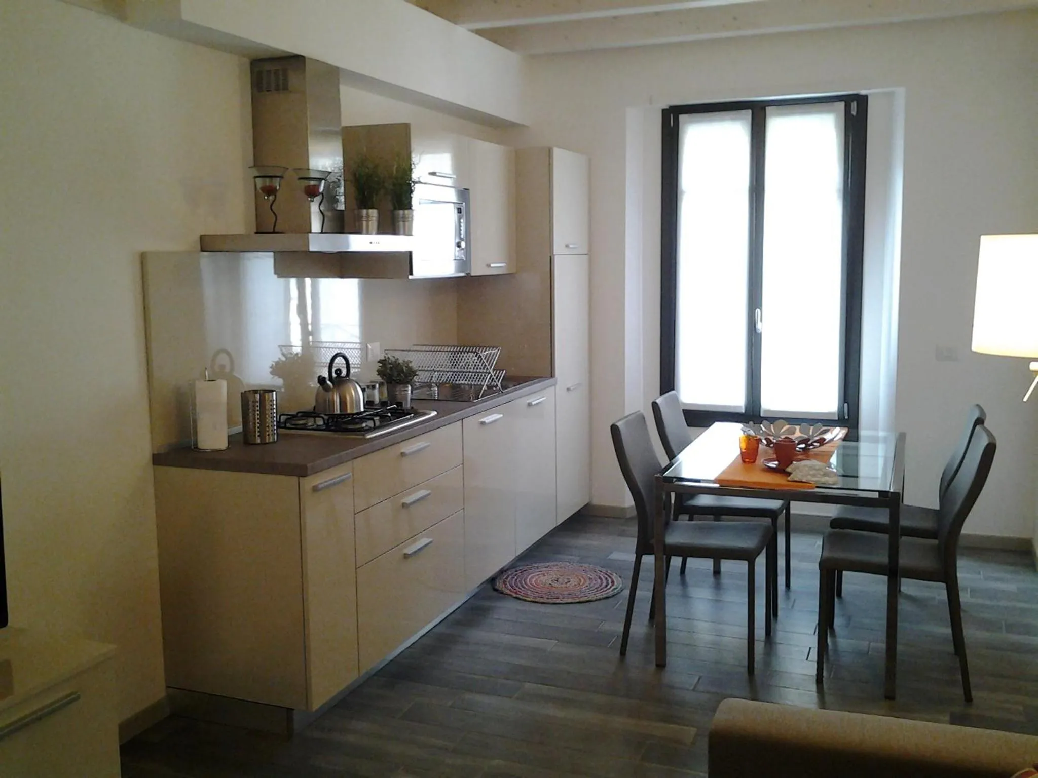Dining area in Como Via Carcano 13