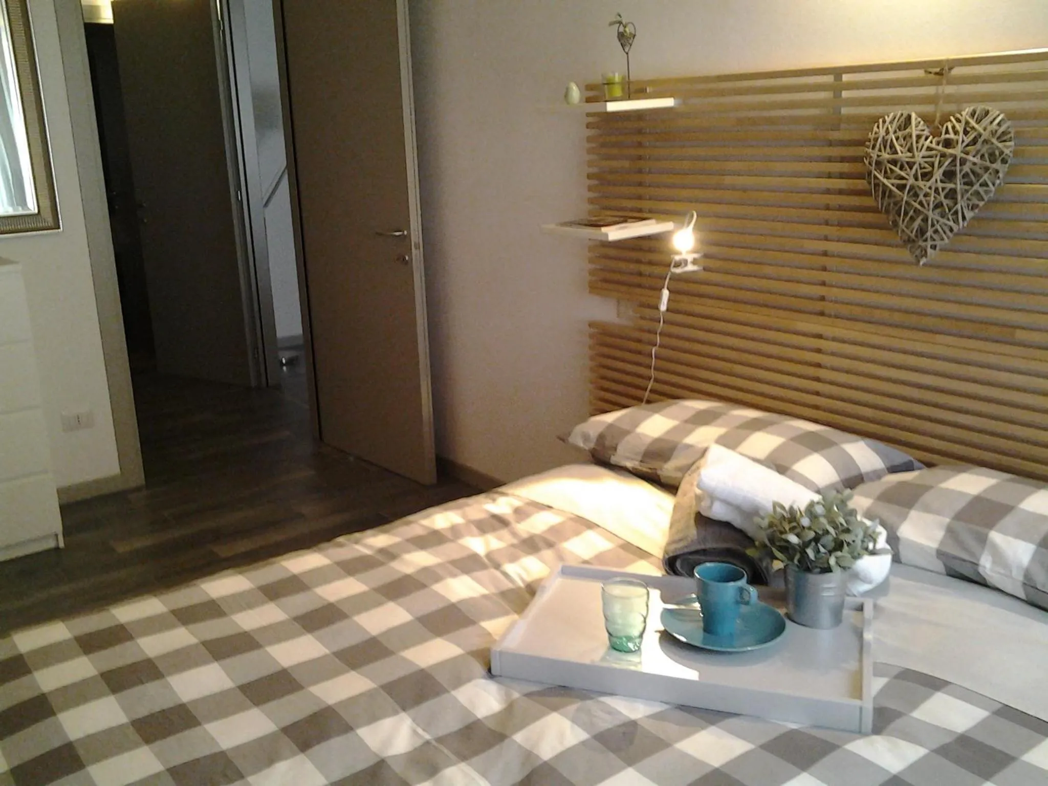 Bedroom, Bed in Como Via Carcano 13