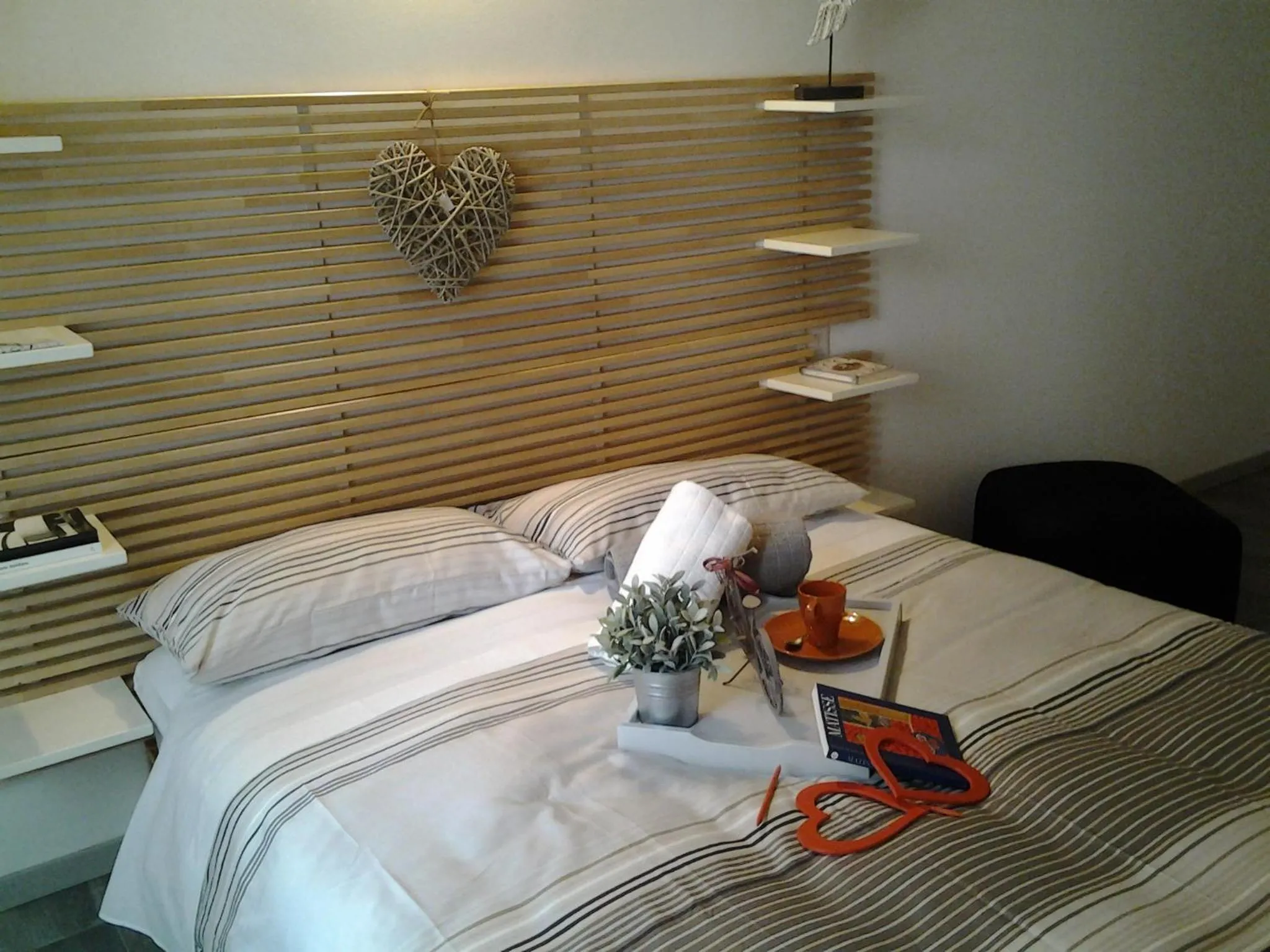 Bedroom, Bed in Como Via Carcano 13