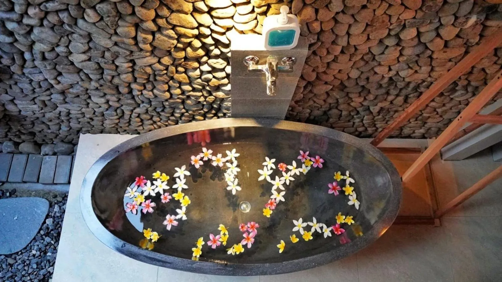 Bathroom in Golo Pada Villa Labuan Bajo by ABM