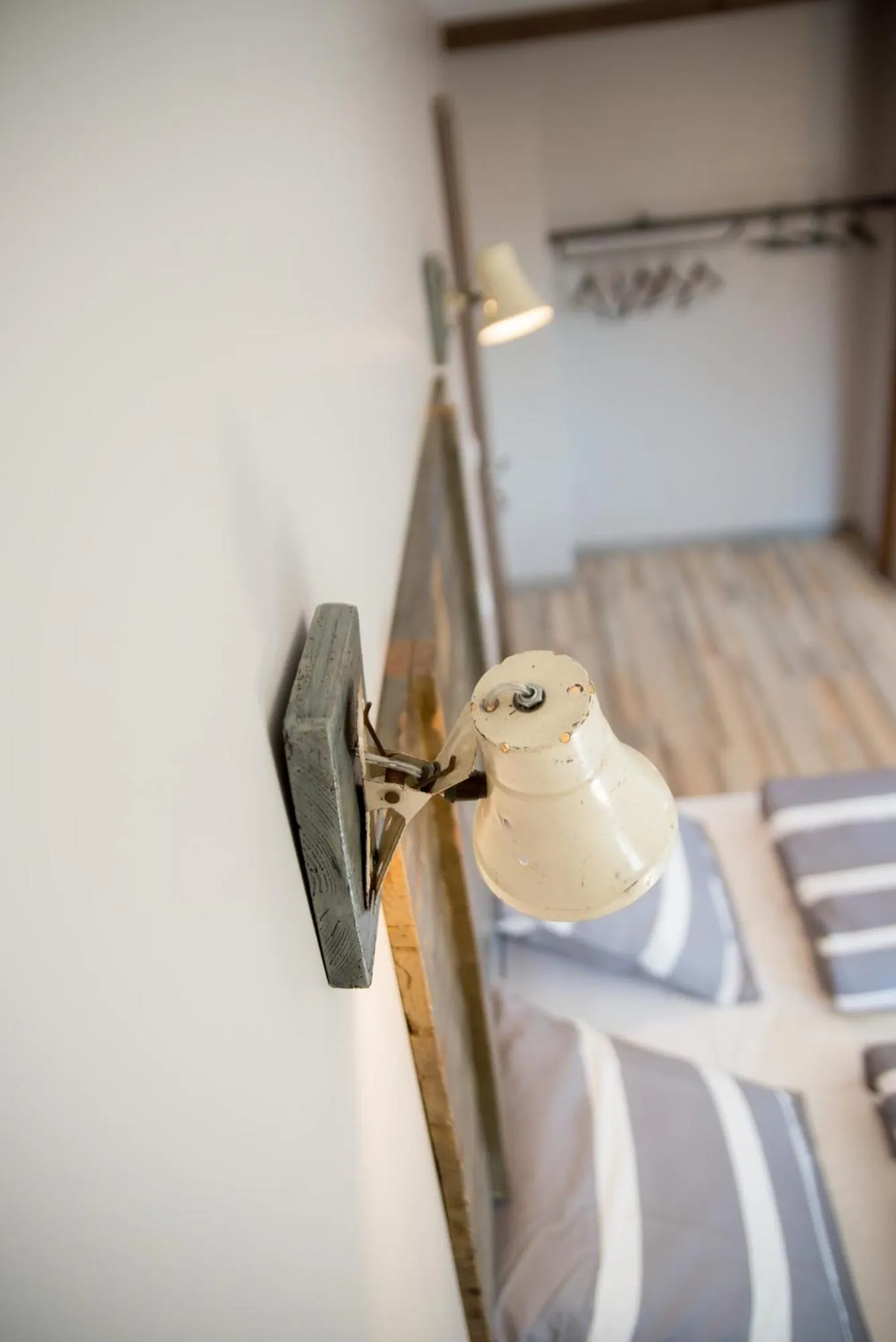 Decorative detail, Bed in L’Été en Novembre