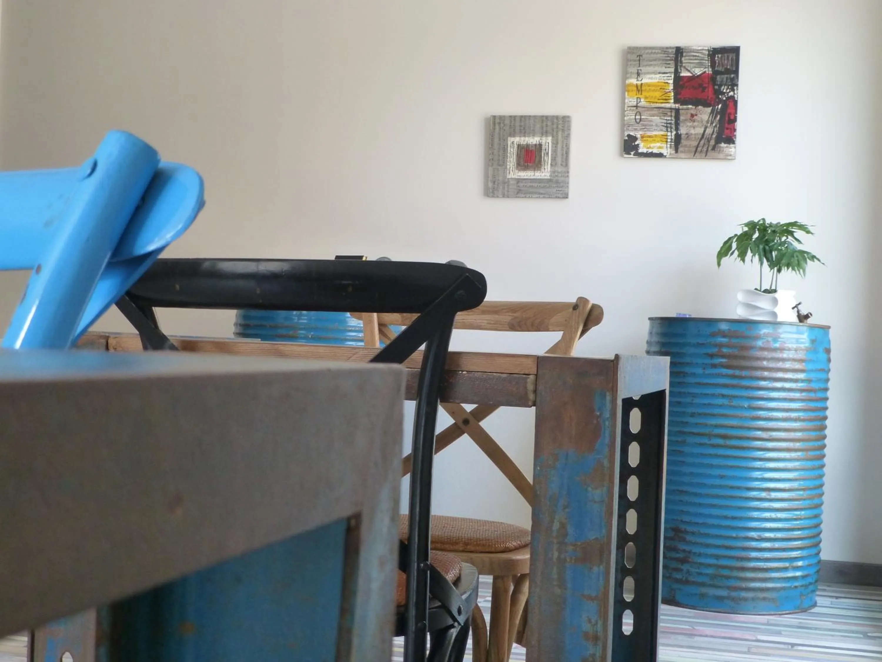 Dining area in L’Été en Novembre