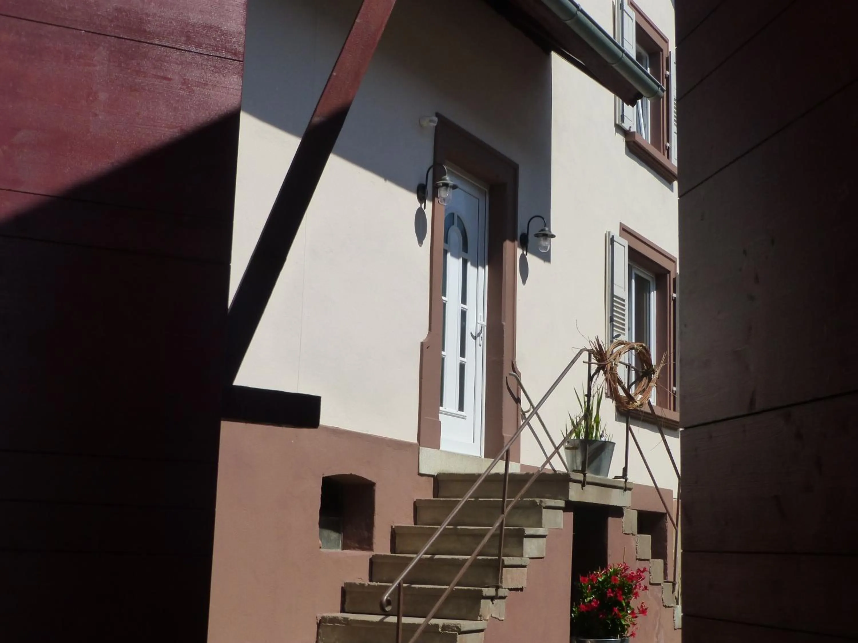 Facade/entrance in L’Été en Novembre