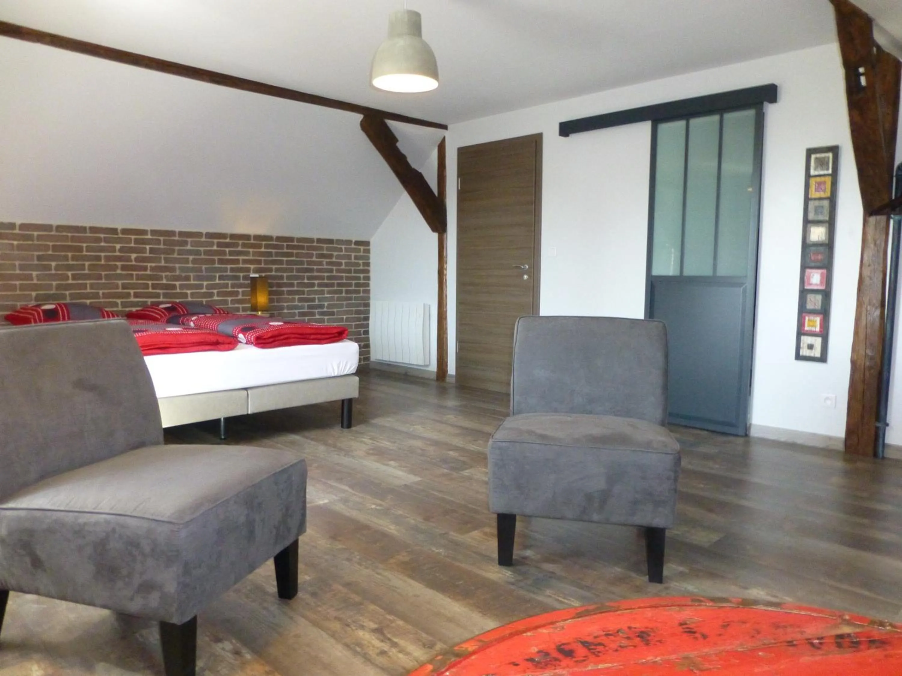 Decorative detail, Bed in L’Été en Novembre