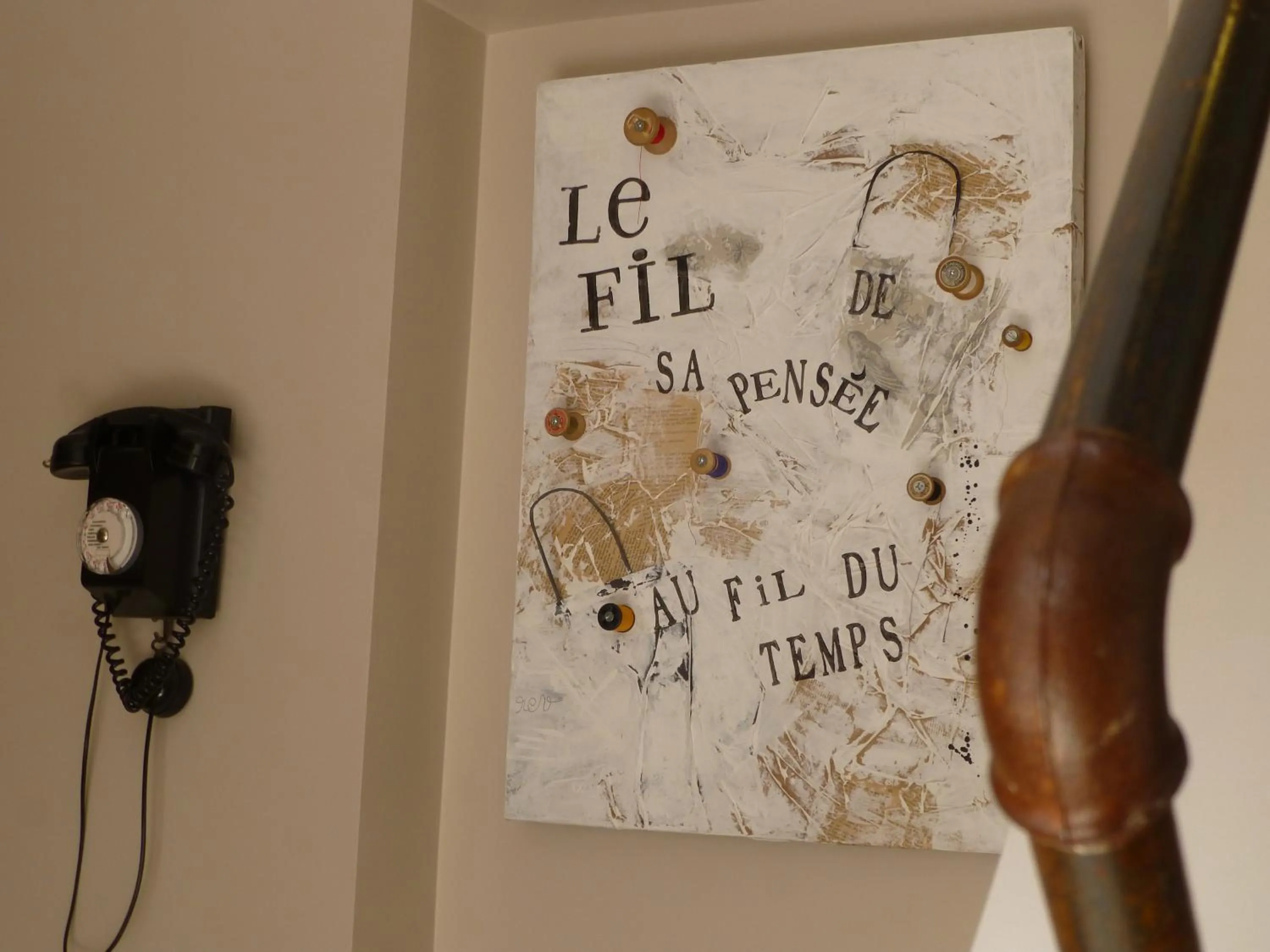 Communal lounge/ TV room in L’Été en Novembre