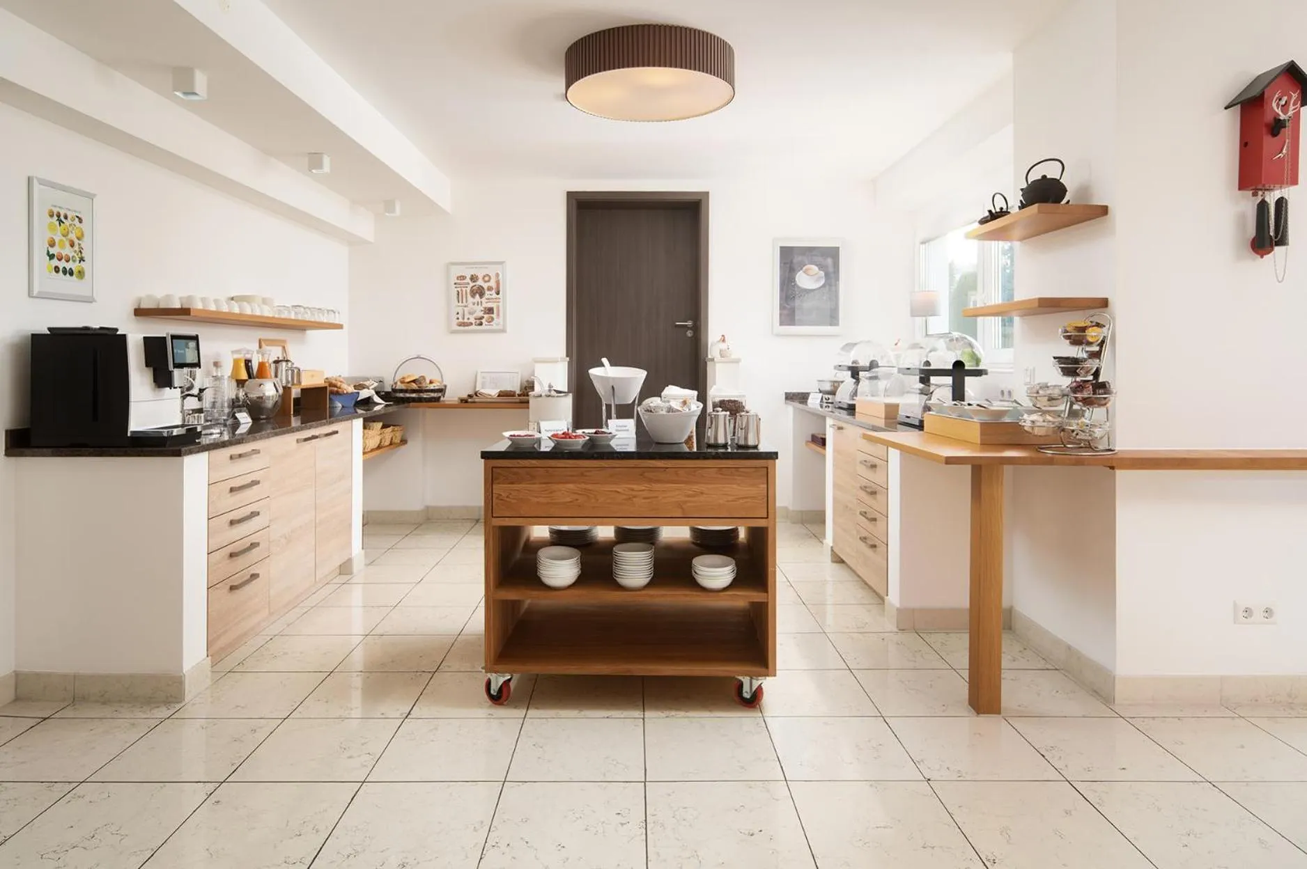 Hotel Vier Jahreszeiten Therme & Kliniken Bad Krozingen Nähe Freiburg & Schwarzwald Ideal für Geschäftsreisende & Wellness 24h Check-In WLAN & Parken gratis