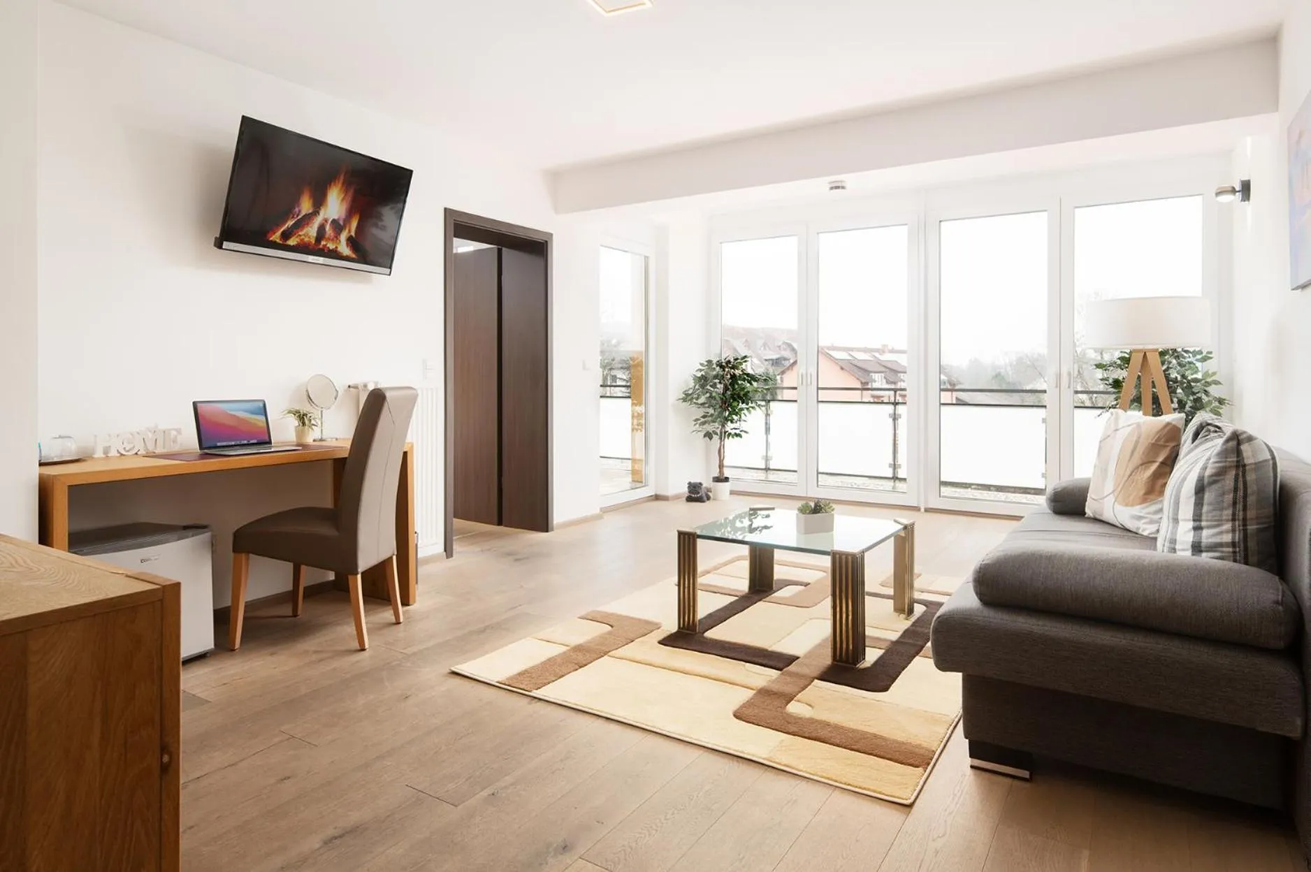 Hotel Vier Jahreszeiten Therme & Kliniken Bad Krozingen Nähe Freiburg & Schwarzwald Ideal für Geschäftsreisende & Wellness 24h Check-In WLAN & Parken gratis