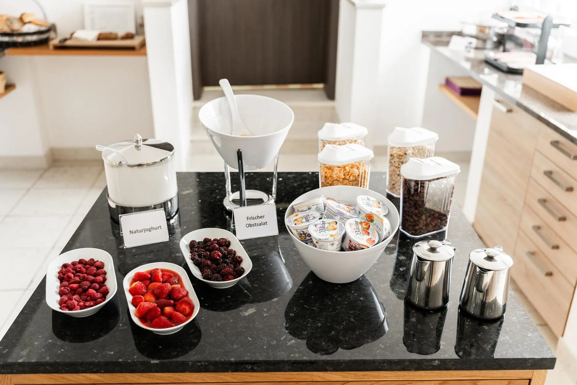 Hotel Vier Jahreszeiten Therme & Kliniken Bad Krozingen Nähe Freiburg & Schwarzwald Ideal für Geschäftsreisende & Wellness 24h Check-In WLAN & Parken gratis