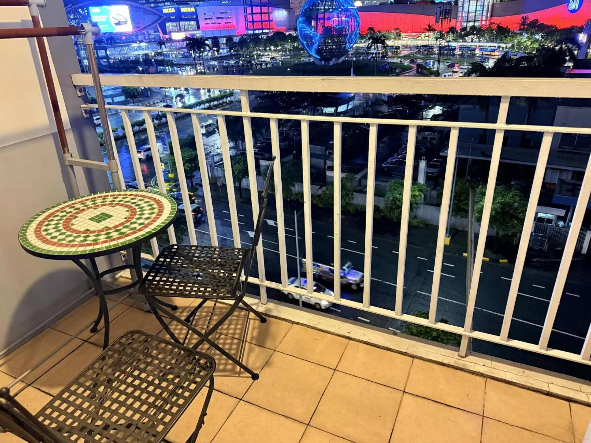 Premiere Haven MOA Staycation