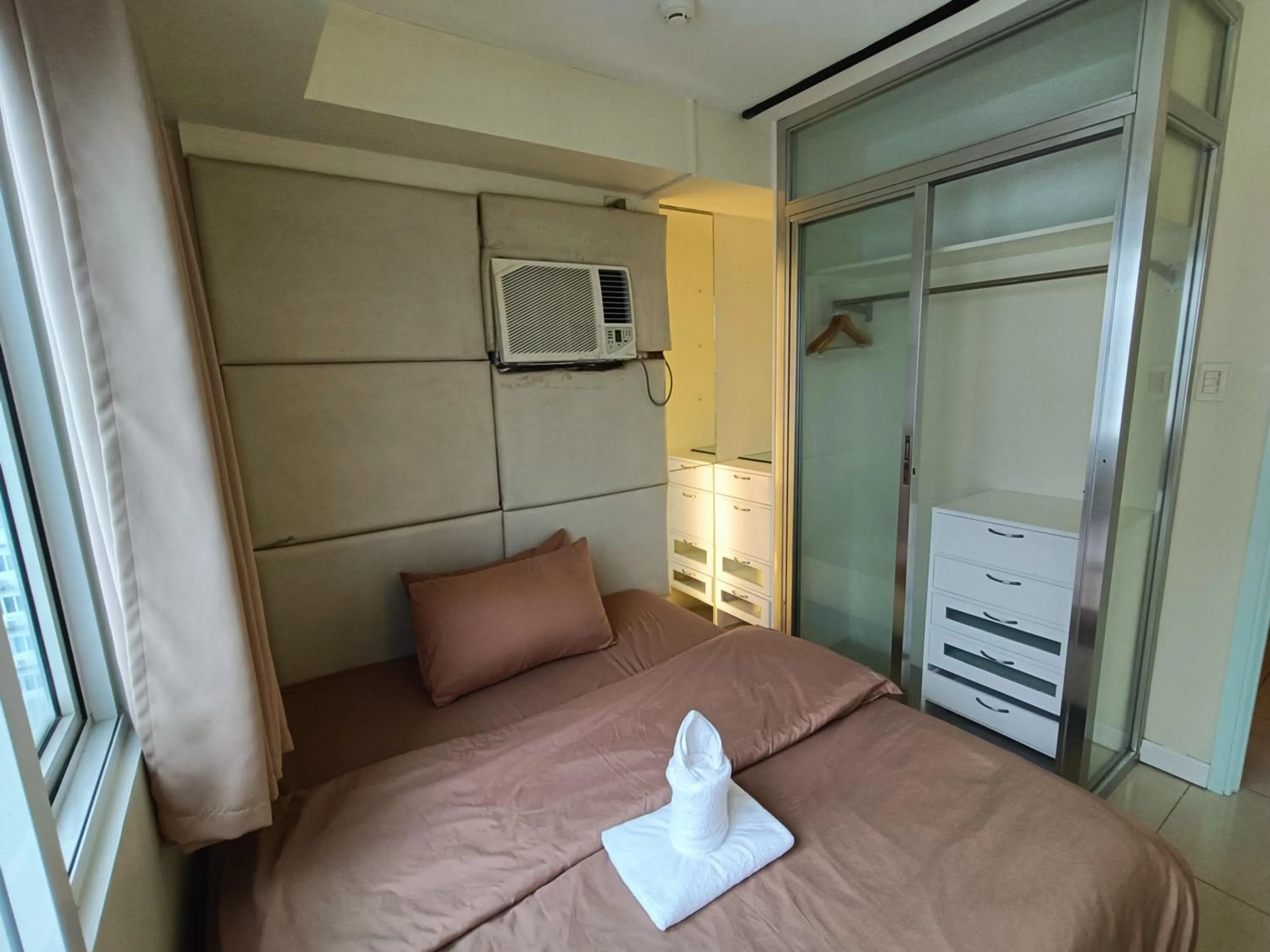 Bed in Premiere Haven MOA Staycation