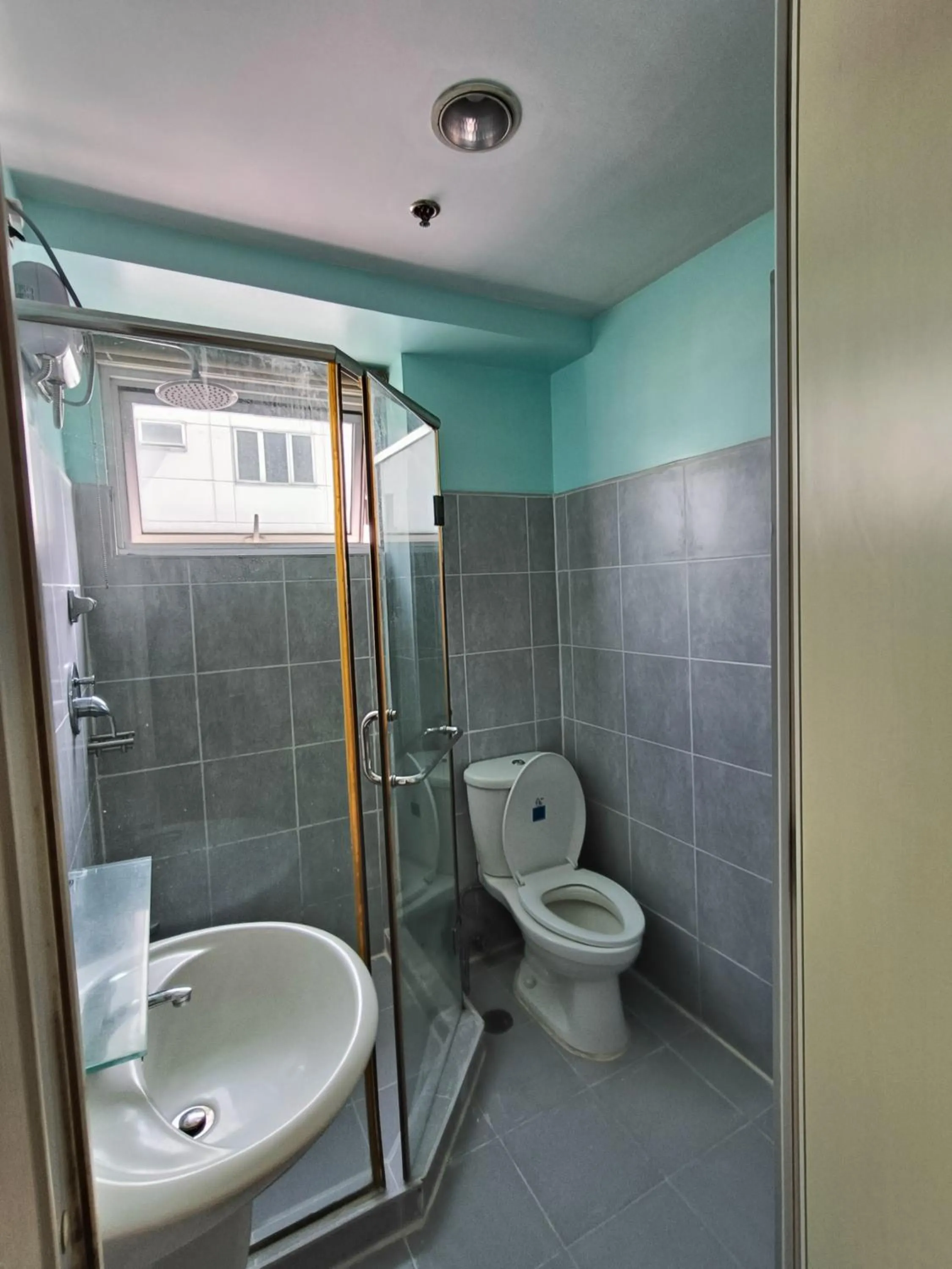 Premiere Haven MOA Staycation