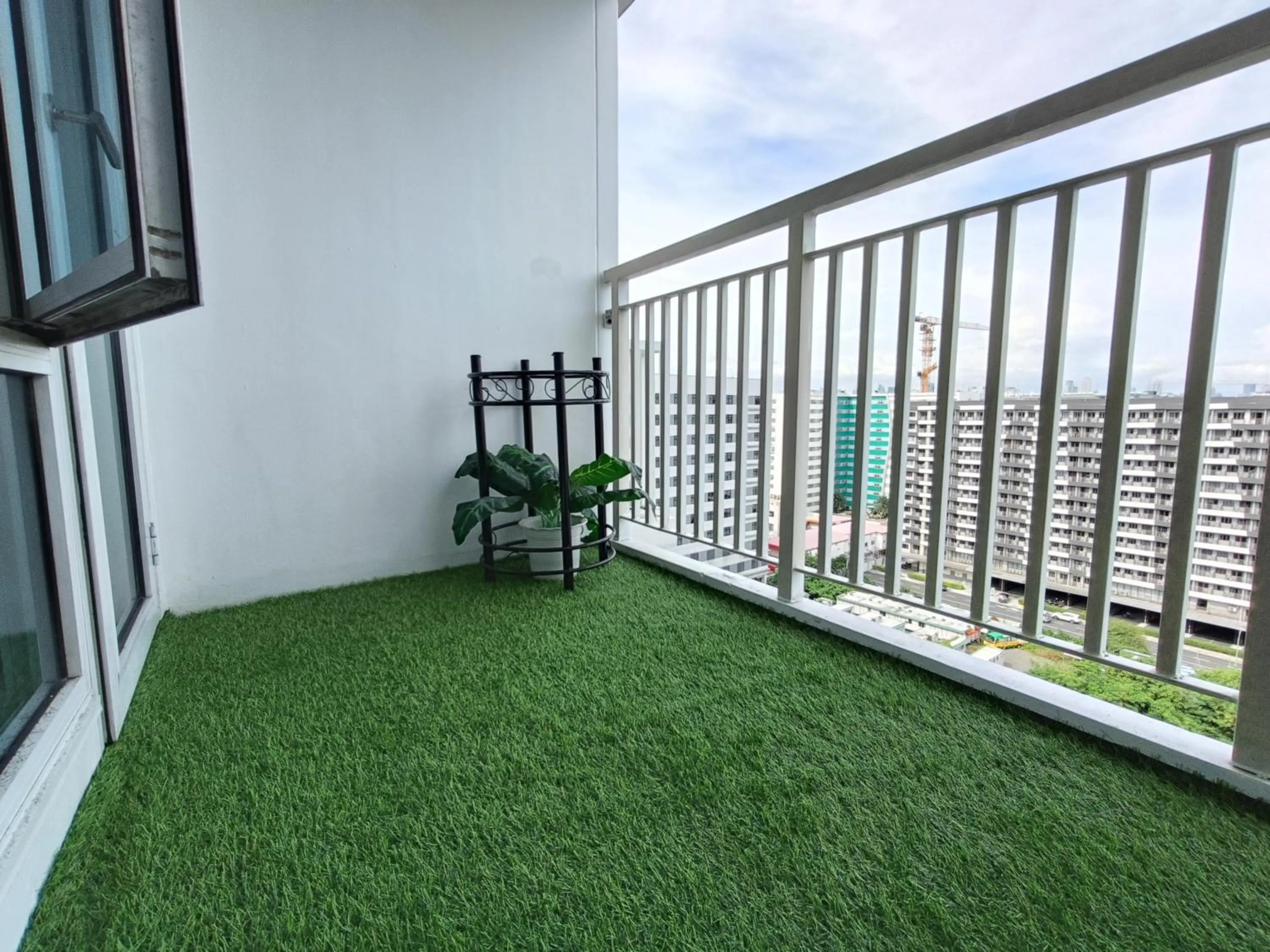 Premiere Haven MOA Staycation